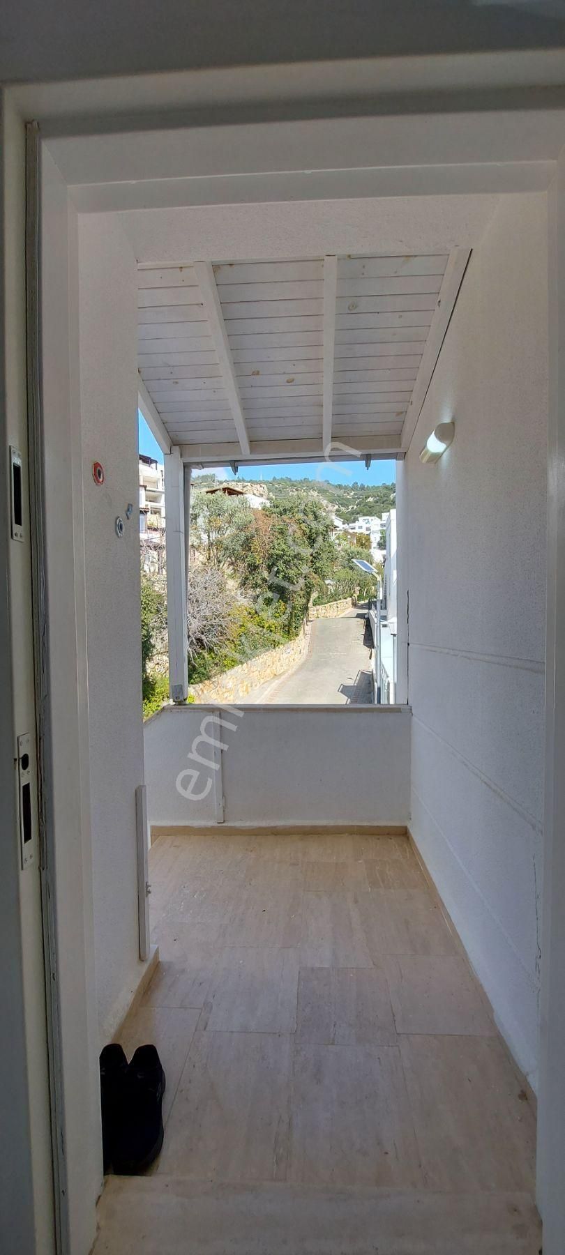 Umurca'da Nezih Site İçerisinde Temiz Eşyalarıyla Yıllık Kiralık - Görsel 35