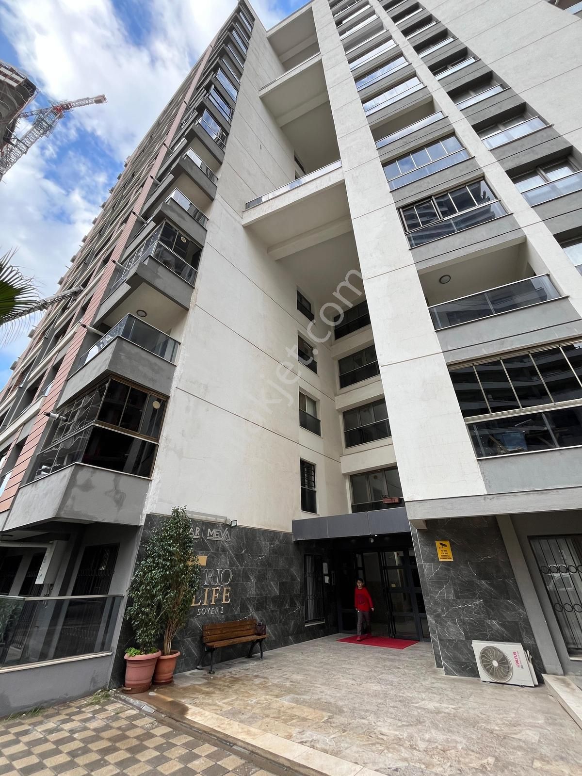 Bornova Yeşilova Trıo Lıfe 'ta Harıka Şehır Manzaralı 2+1