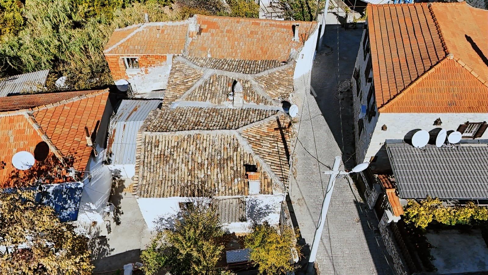 Urla Özbek'te Taş Ev - Kristal Vega