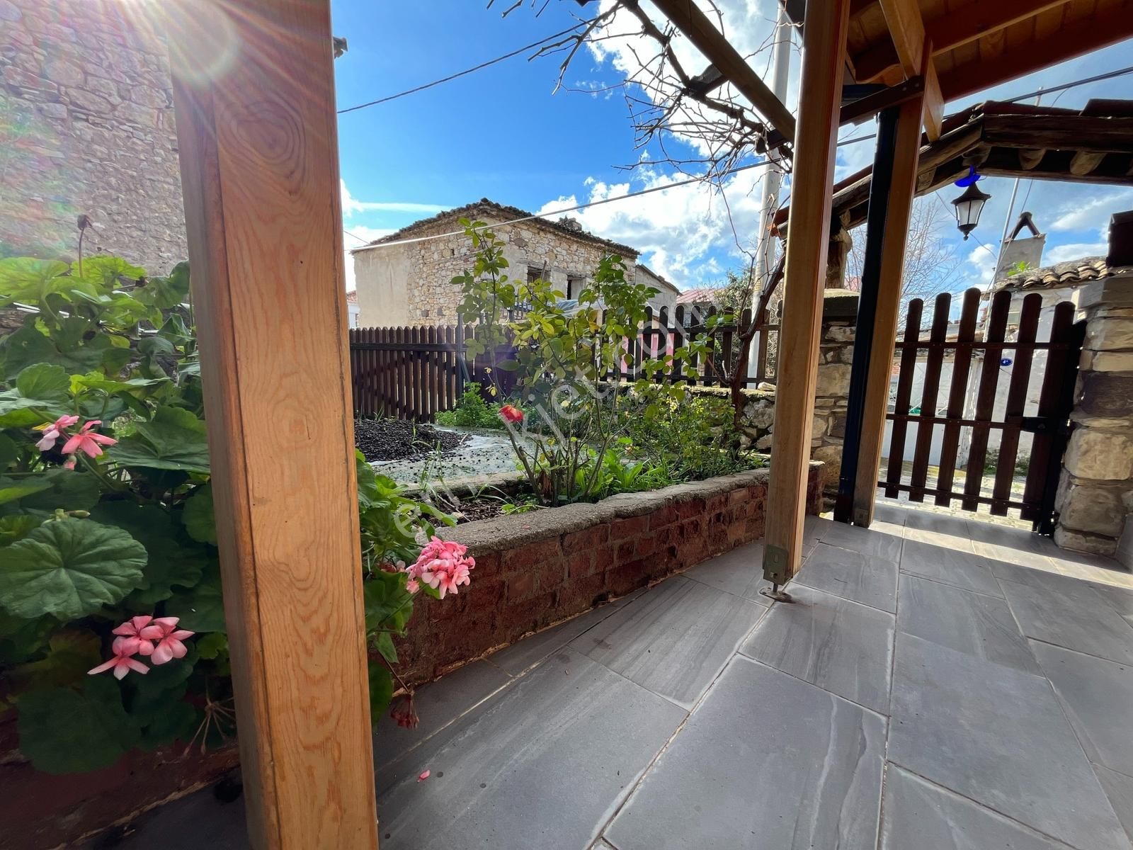 Urla Özbek'te Taş Villa - Kristal Vega - Görsel 17