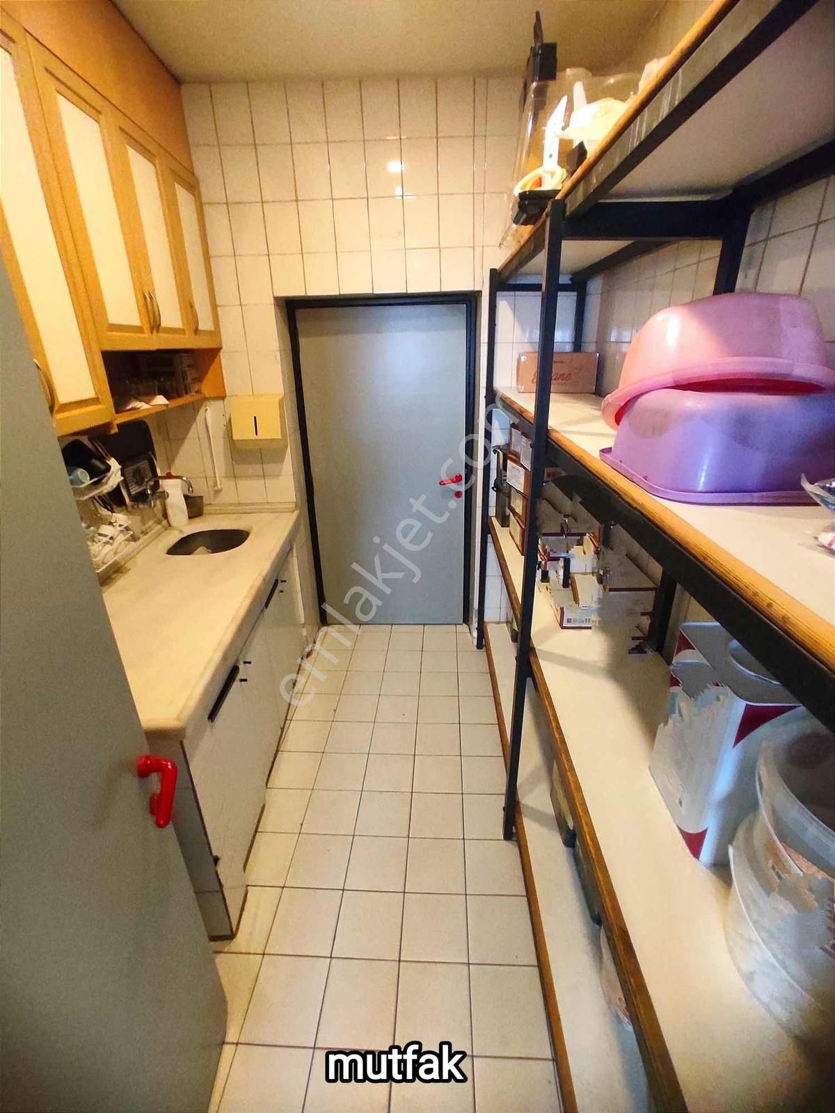 Yeşil Cadde Üzeri Tabela Değeri Yüksek 160 M² Köşe Dükkan - Görsel 15