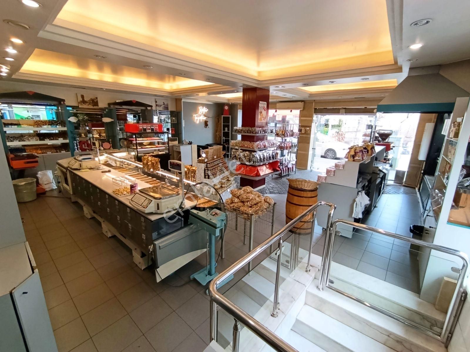 Yeşil Cadde Üzeri Tabela Değeri Yüksek 160 M² Köşe Dükkan - Görsel 6