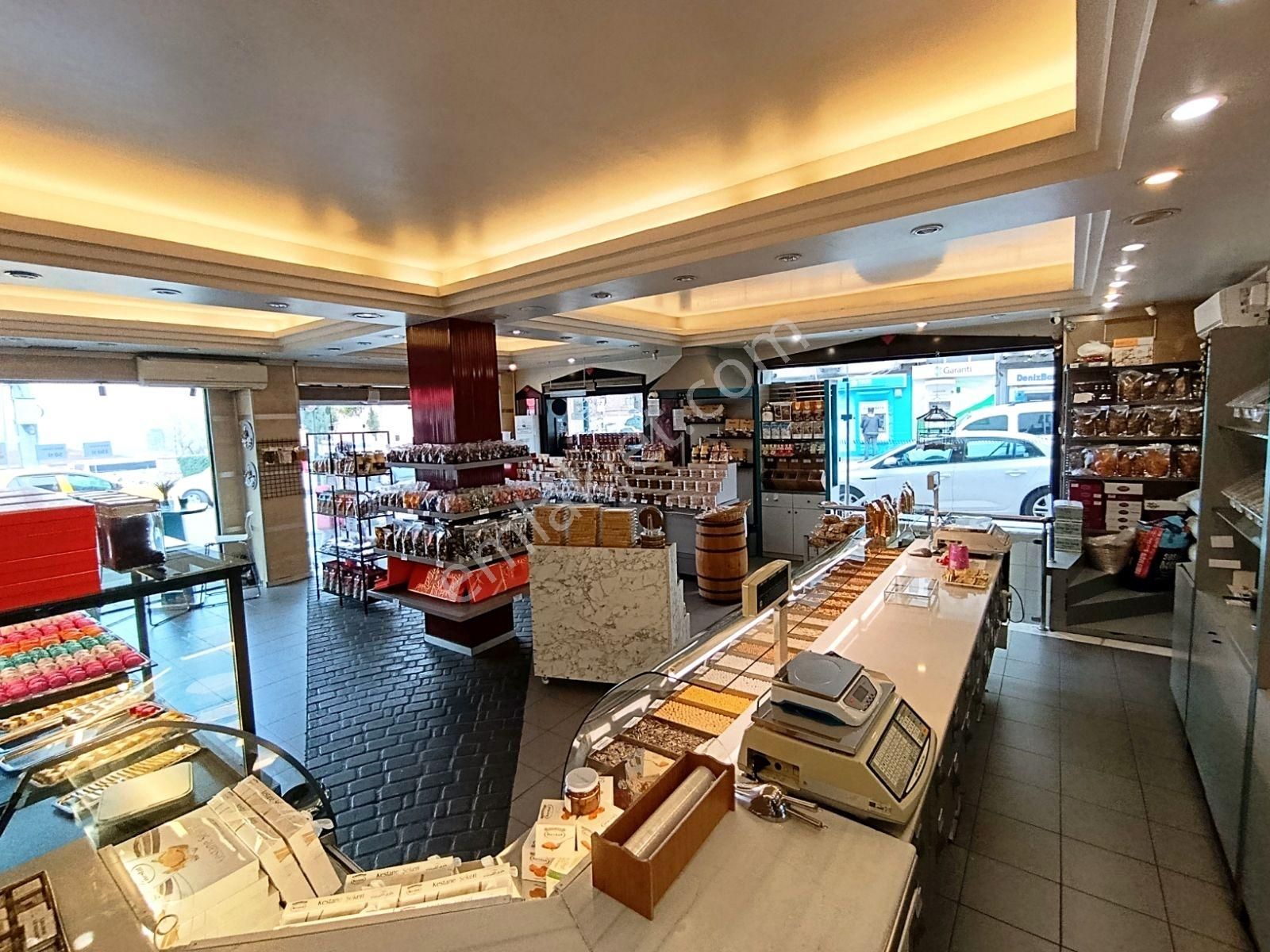 Yeşil Cadde Üzeri Tabela Değeri Yüksek 160 M² Köşe Dükkan - Görsel 8