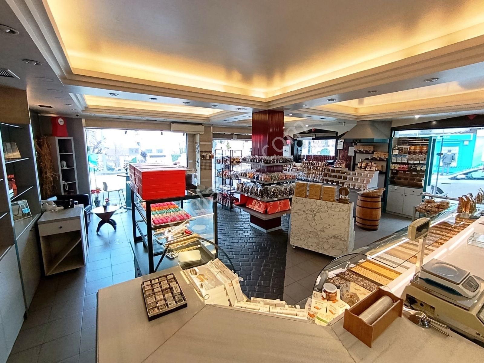 Yeşil Cadde Üzeri Tabela Değeri Yüksek 160 M² Köşe Dükkan - Görsel 5