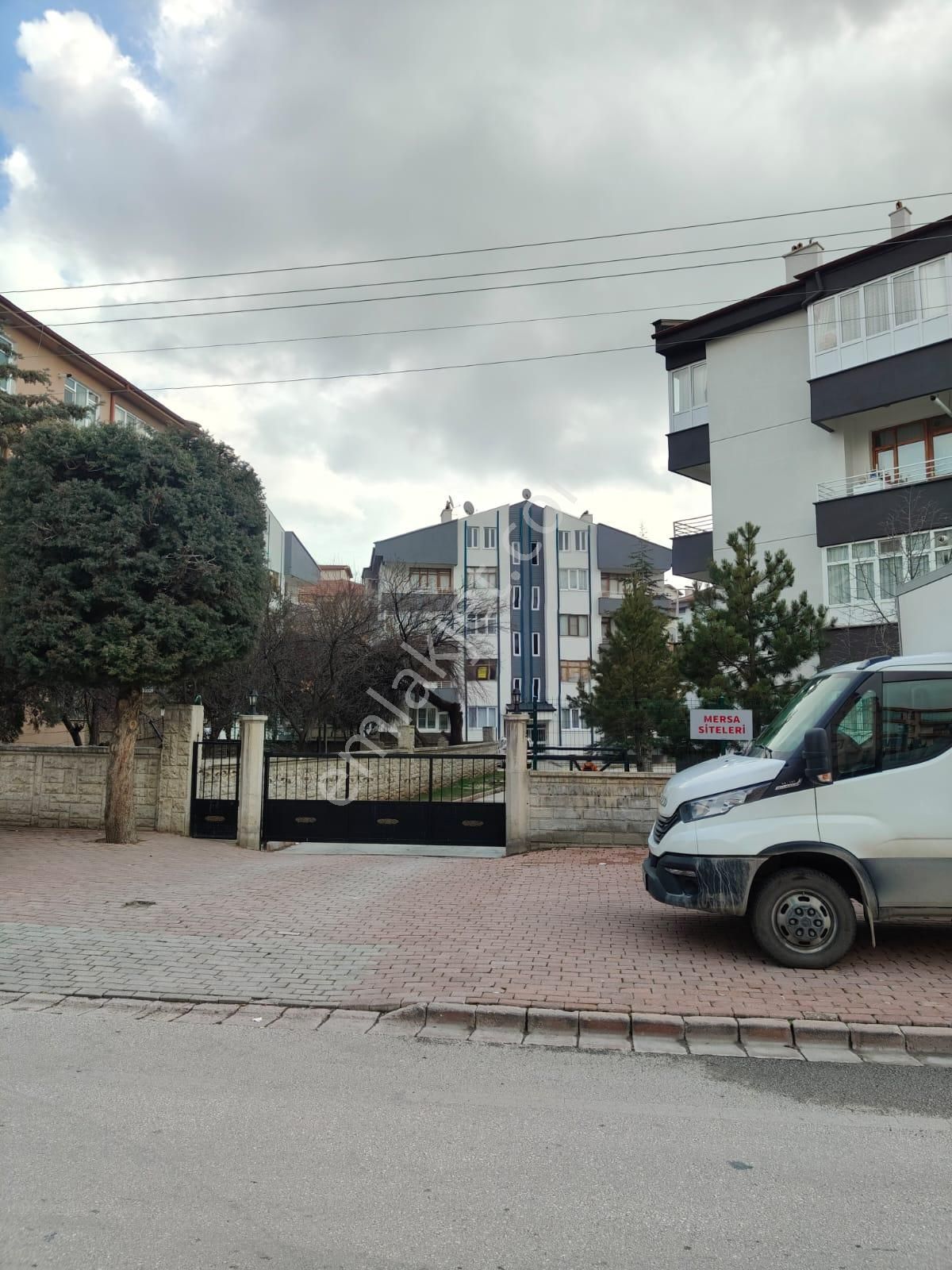 İstanbul Yolu Kent Gross Market Arkası 3+1 Çok Büyük Arakat Yabancıya Olur Kiralık Daire