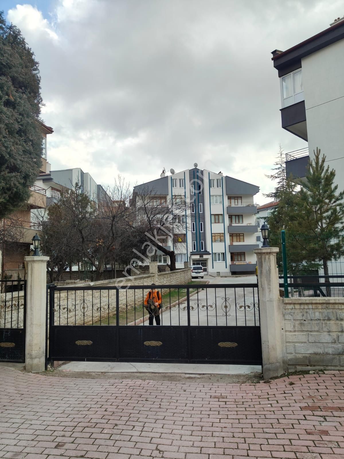 İstanbul Yolu Kent Gross Market Arkası 3+1 Çok Büyük Arakat Yabancıya Olur Kiralık Daire - Görsel 4