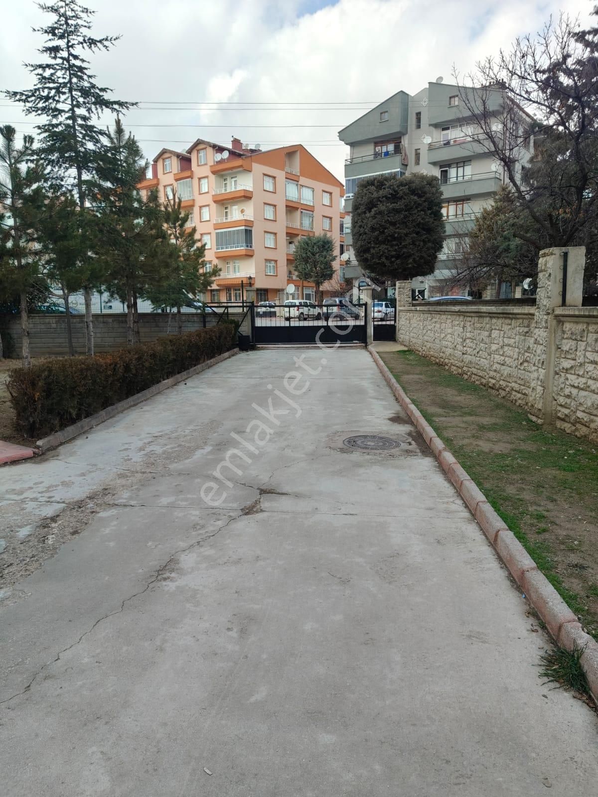 İstanbul Yolu Kent Gross Market Arkası 3+1 Çok Büyük Arakat Yabancıya Olur Kiralık Daire - Görsel 7