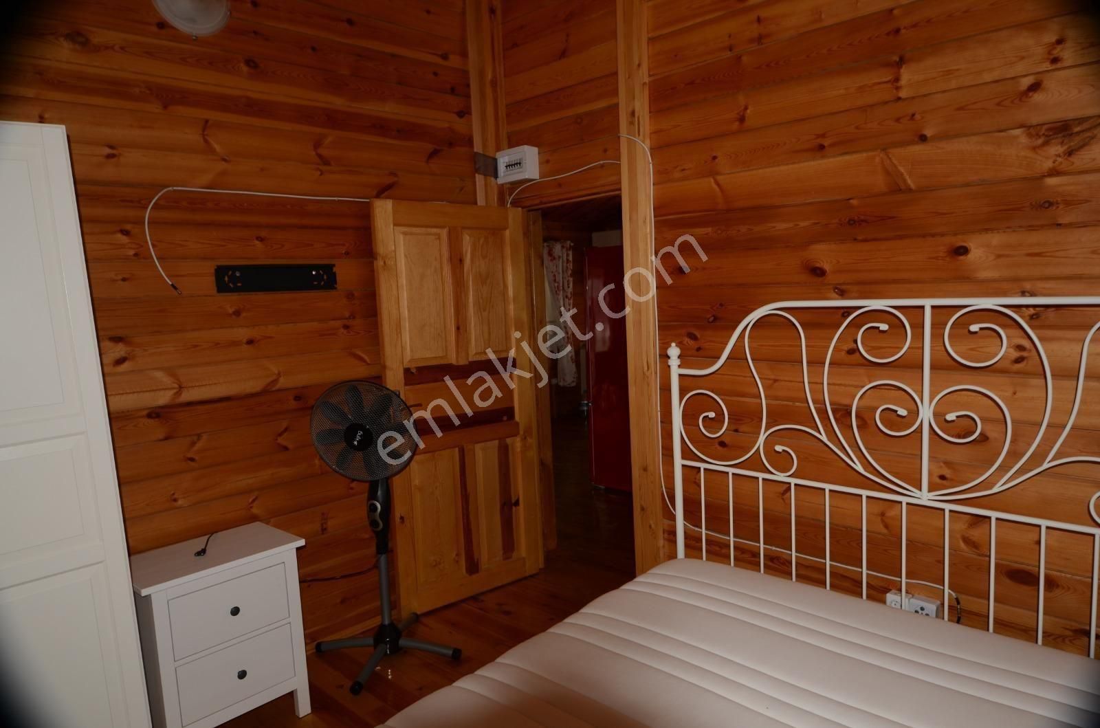 Muhteşem Mimarisi İle İmarlı İskanlı Satılık 4+1 Ahşap Kütük Ev - Görsel 17