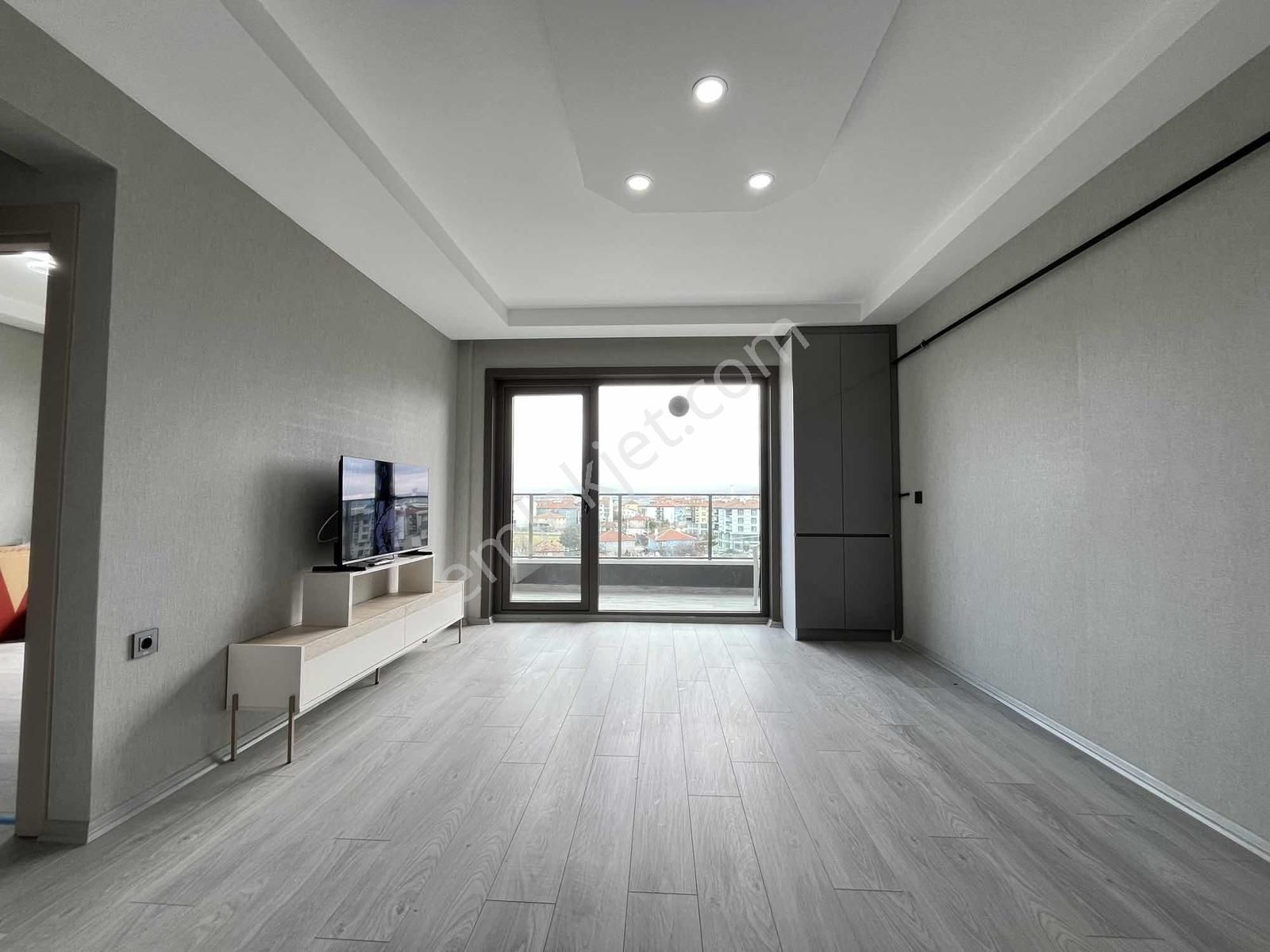 Yüce Emlak' Tan 7/24 Güvenlikli Sitede Ultra Lüx Eşyalı Daire - Görsel 6