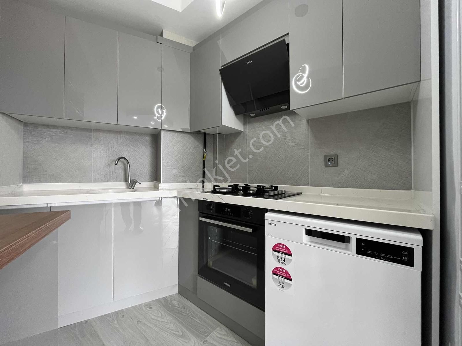 Yüce Emlak' Tan 7/24 Güvenlikli Sitede Ultra Lüx Eşyalı Daire - Görsel 35
