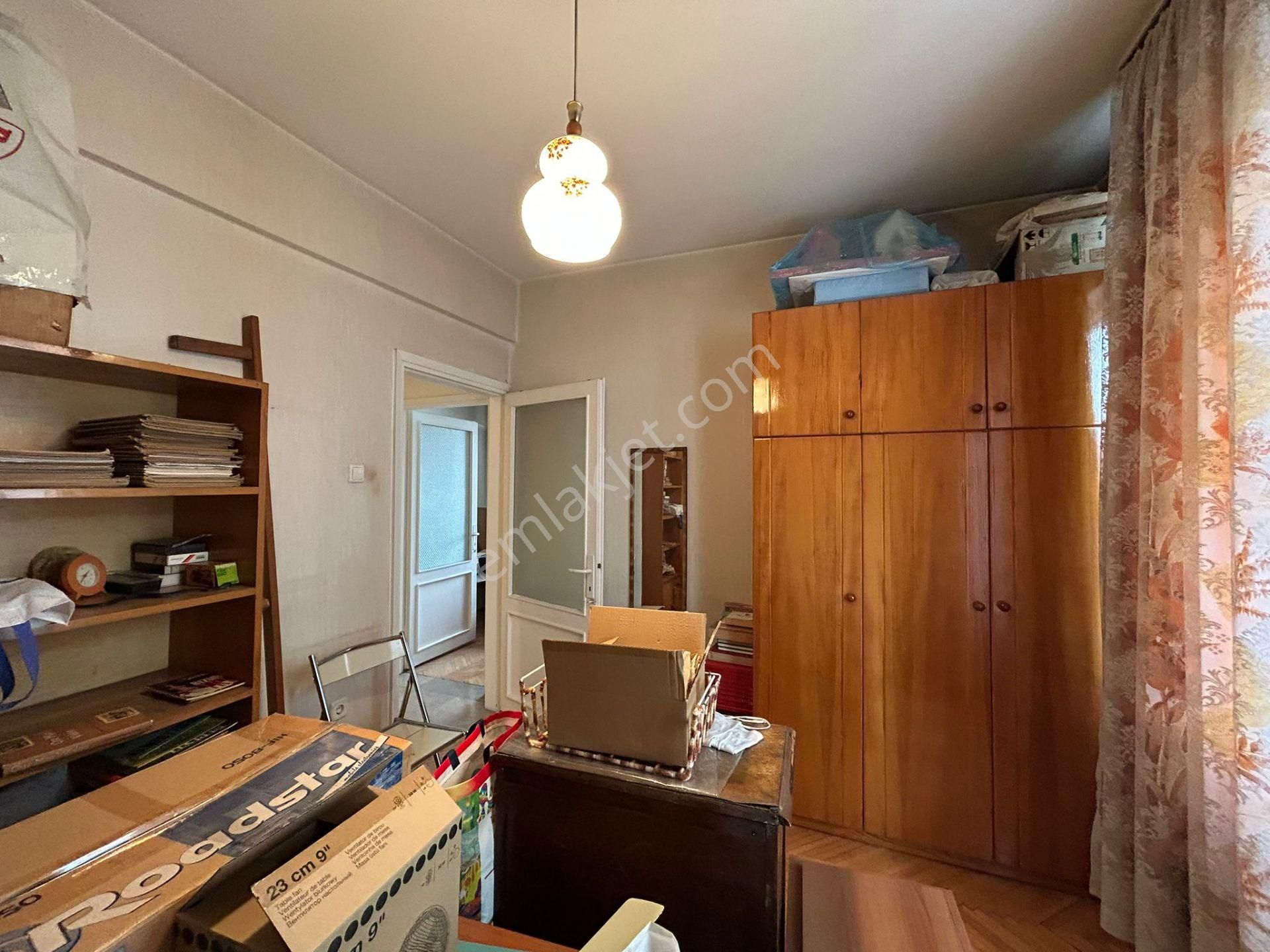 Bostancı'da Cadde Üzerinde Balkonlu Otoparklı 3+1 130 M² Net - Görsel 17