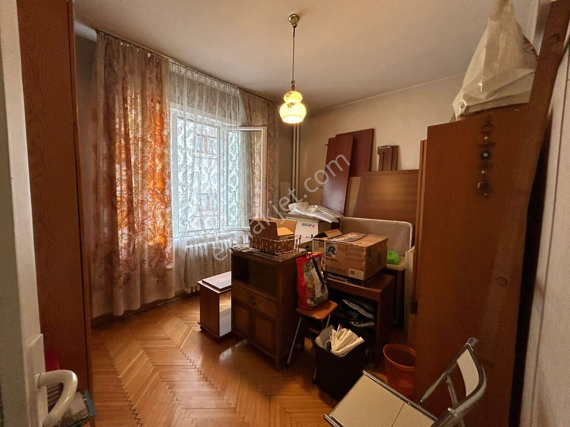 Bostancı'da Cadde Üzerinde Balkonlu Otoparklı 3+1 130 M² Net - Görsel 13