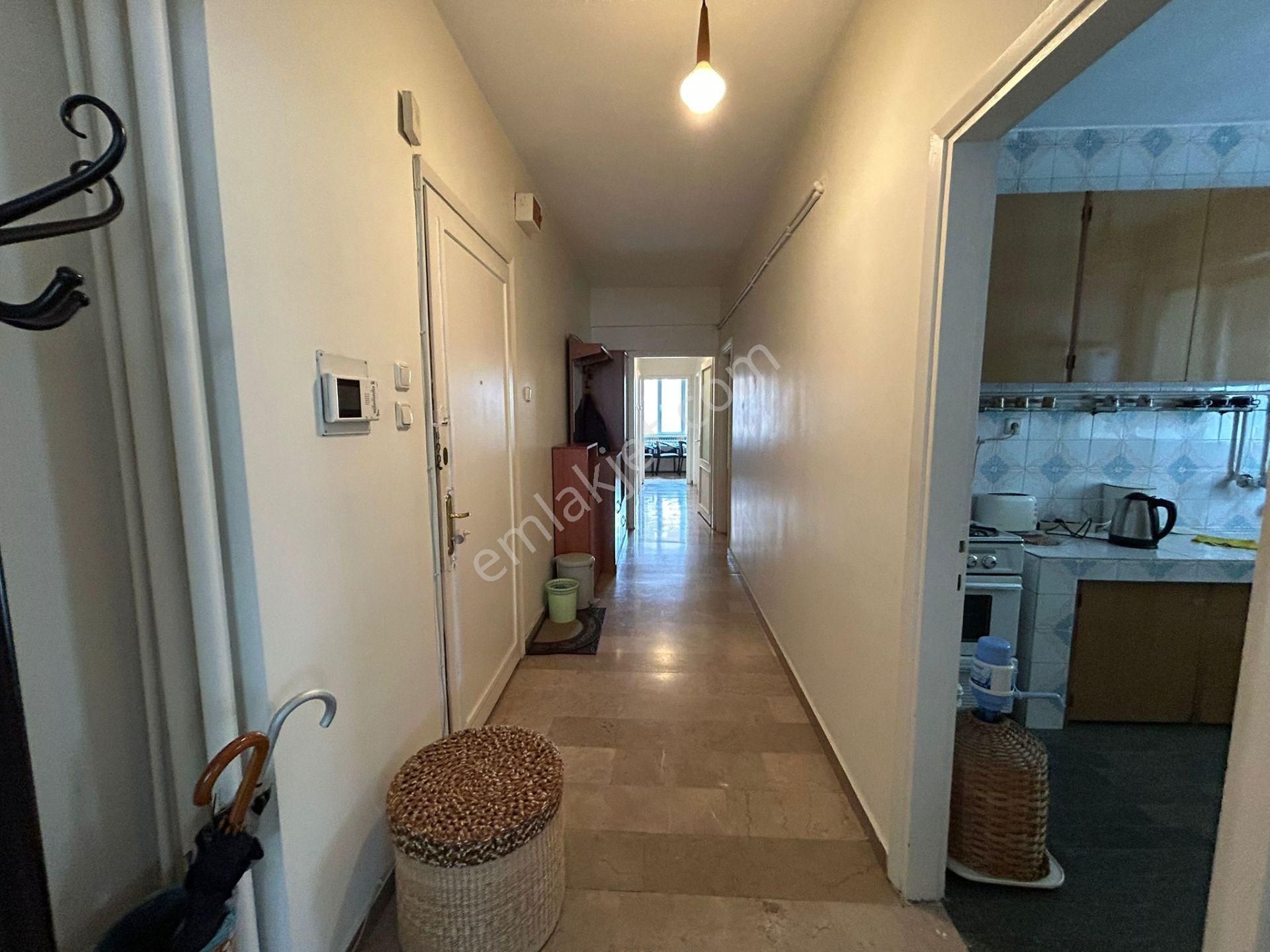 Bostancı'da Cadde Üzerinde Balkonlu Otoparklı 3+1 130 M² Net - Görsel 30