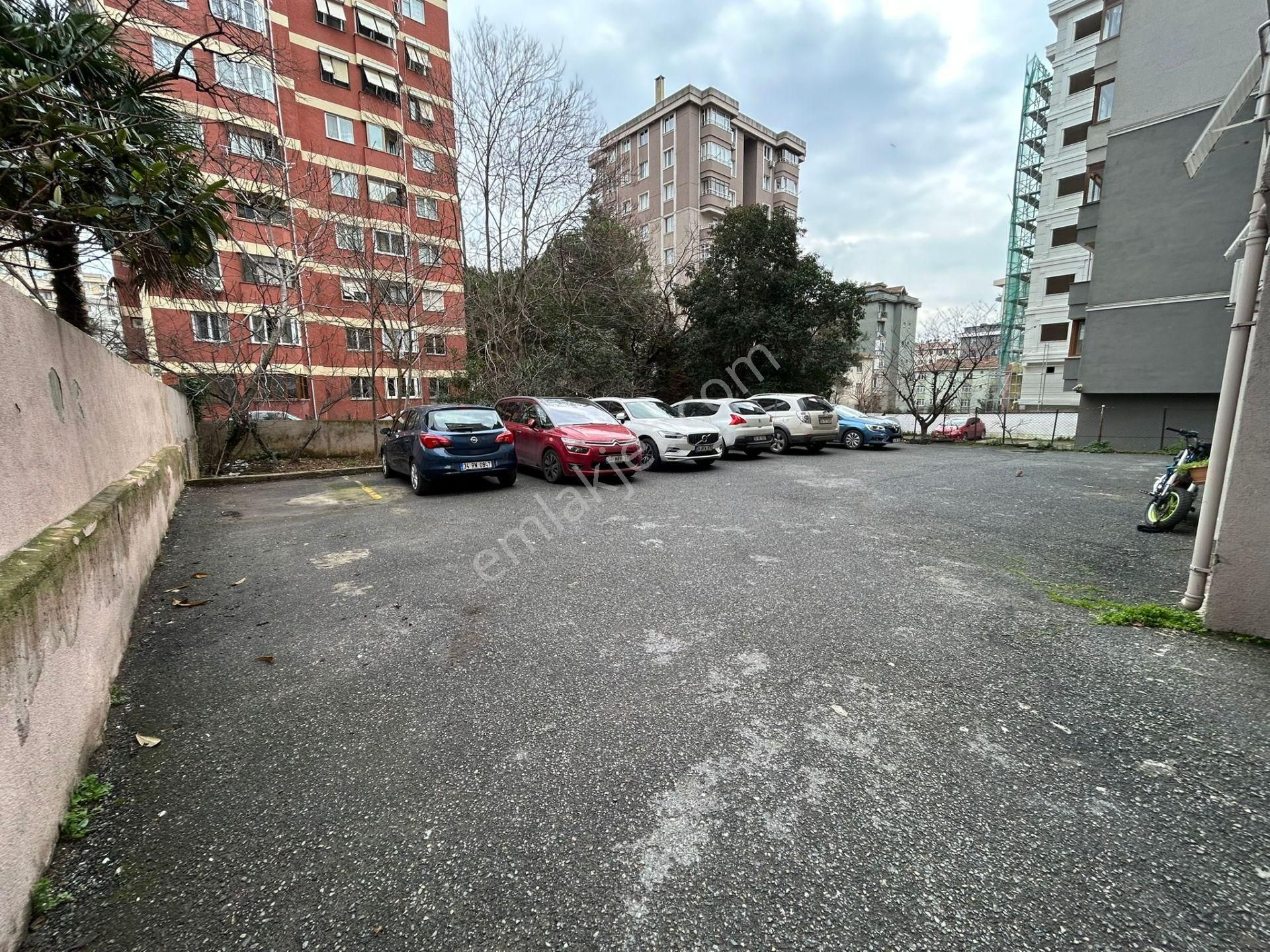 Bostancı'da Cadde Üzerinde Balkonlu Otoparklı 3+1 130 M² Net - Görsel 34