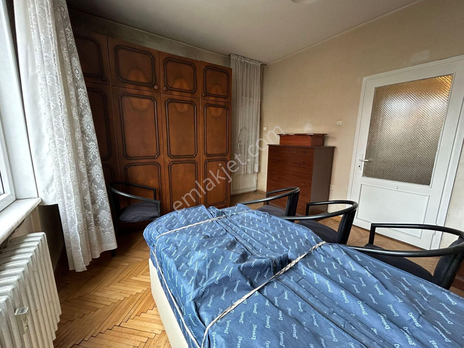 Bostancı'da Cadde Üzerinde Balkonlu Otoparklı 3+1 130 M² Net - Görsel 24