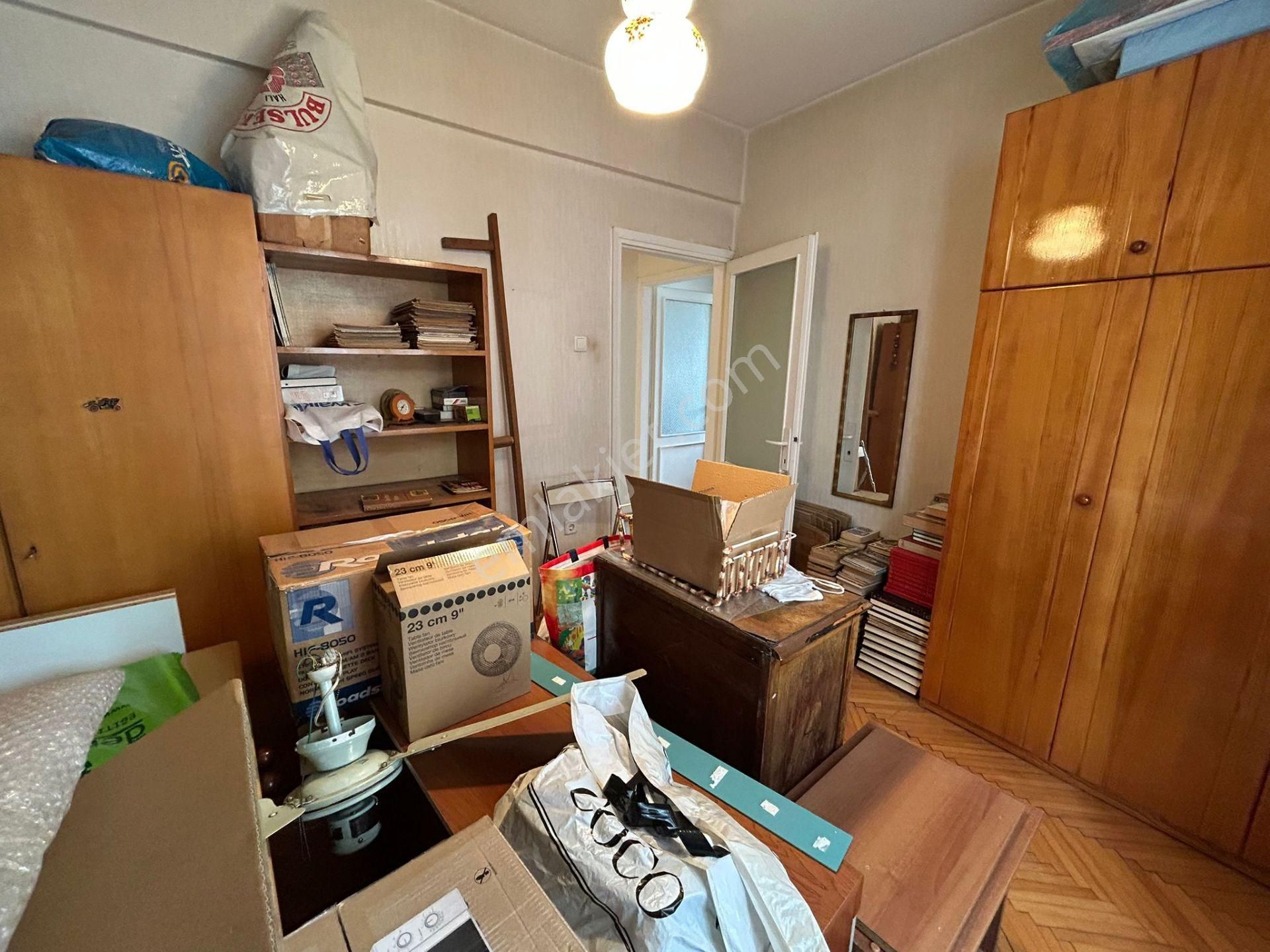 Bostancı'da Cadde Üzerinde Balkonlu Otoparklı 3+1 130 M² Net - Görsel 16