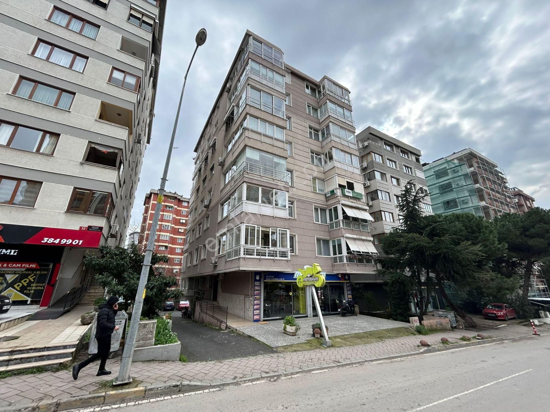 Bostancı'da Cadde Üzerinde Balkonlu Otoparklı 3+1 130 M² Net - Görsel 35