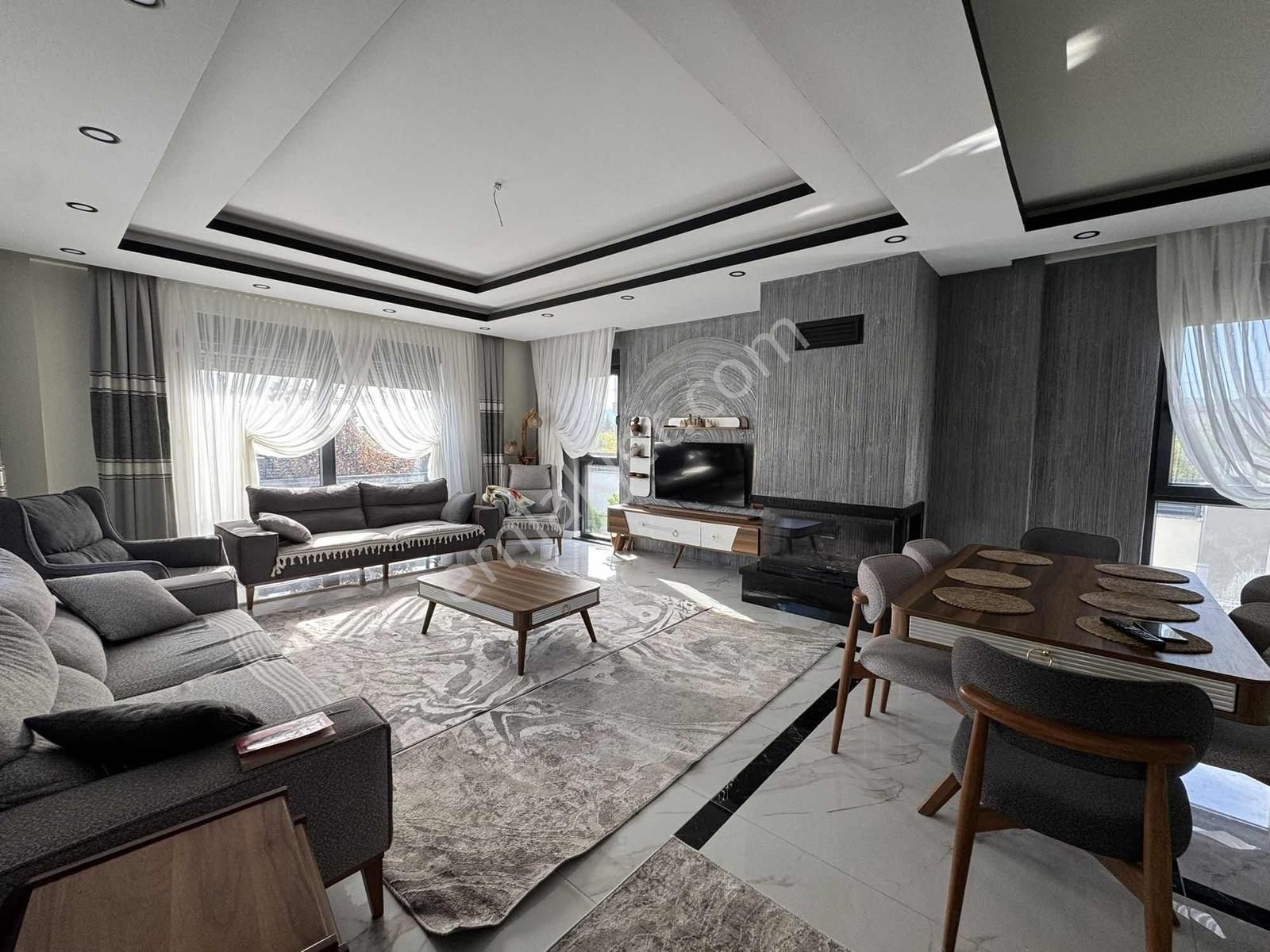 Antalya Döşemealtı Yeniköy' De Satılık 4+1 Müstakıl Villa