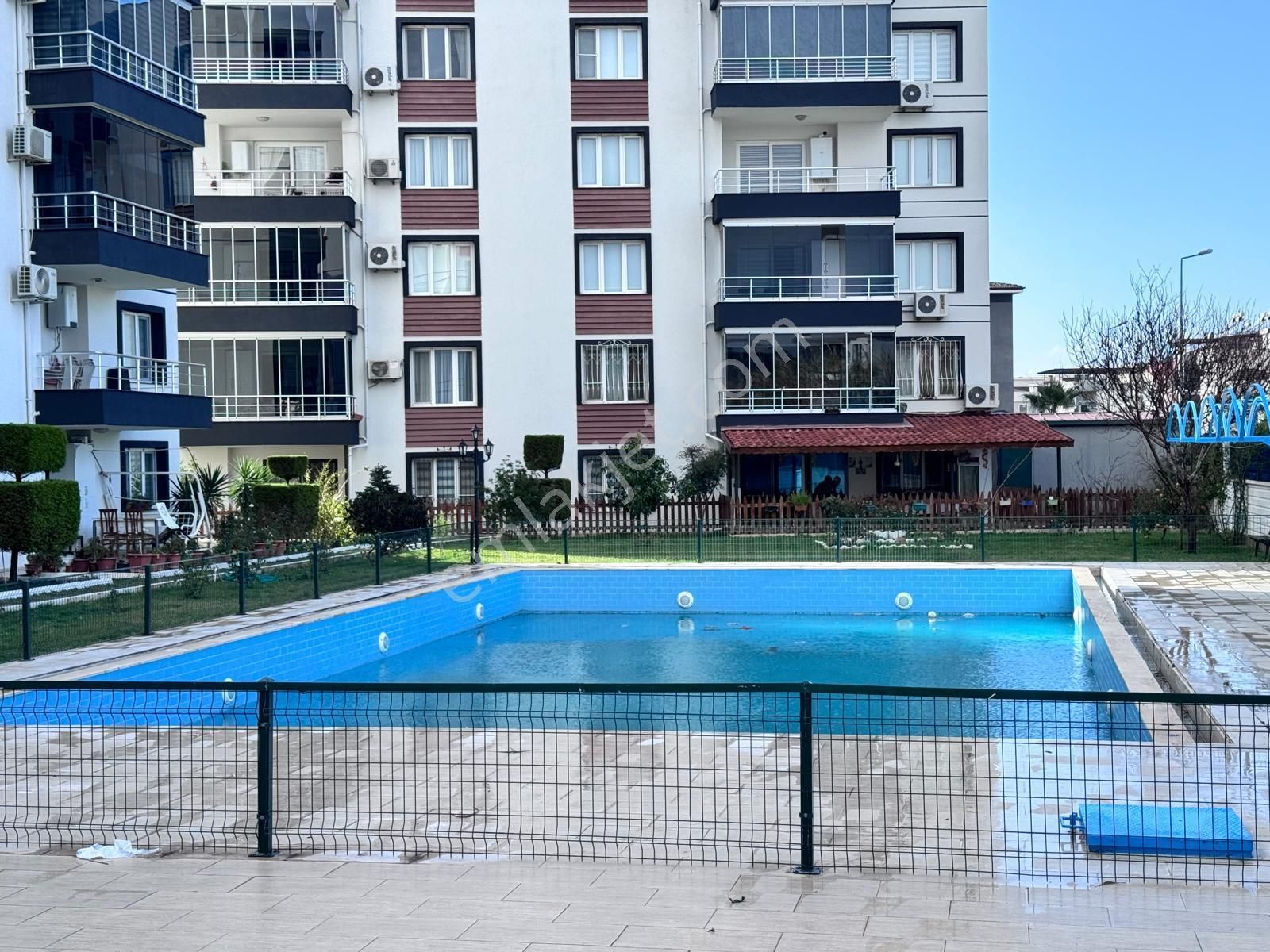 Kuşadası Davutlar Elit Sitesi Kiralık Daire