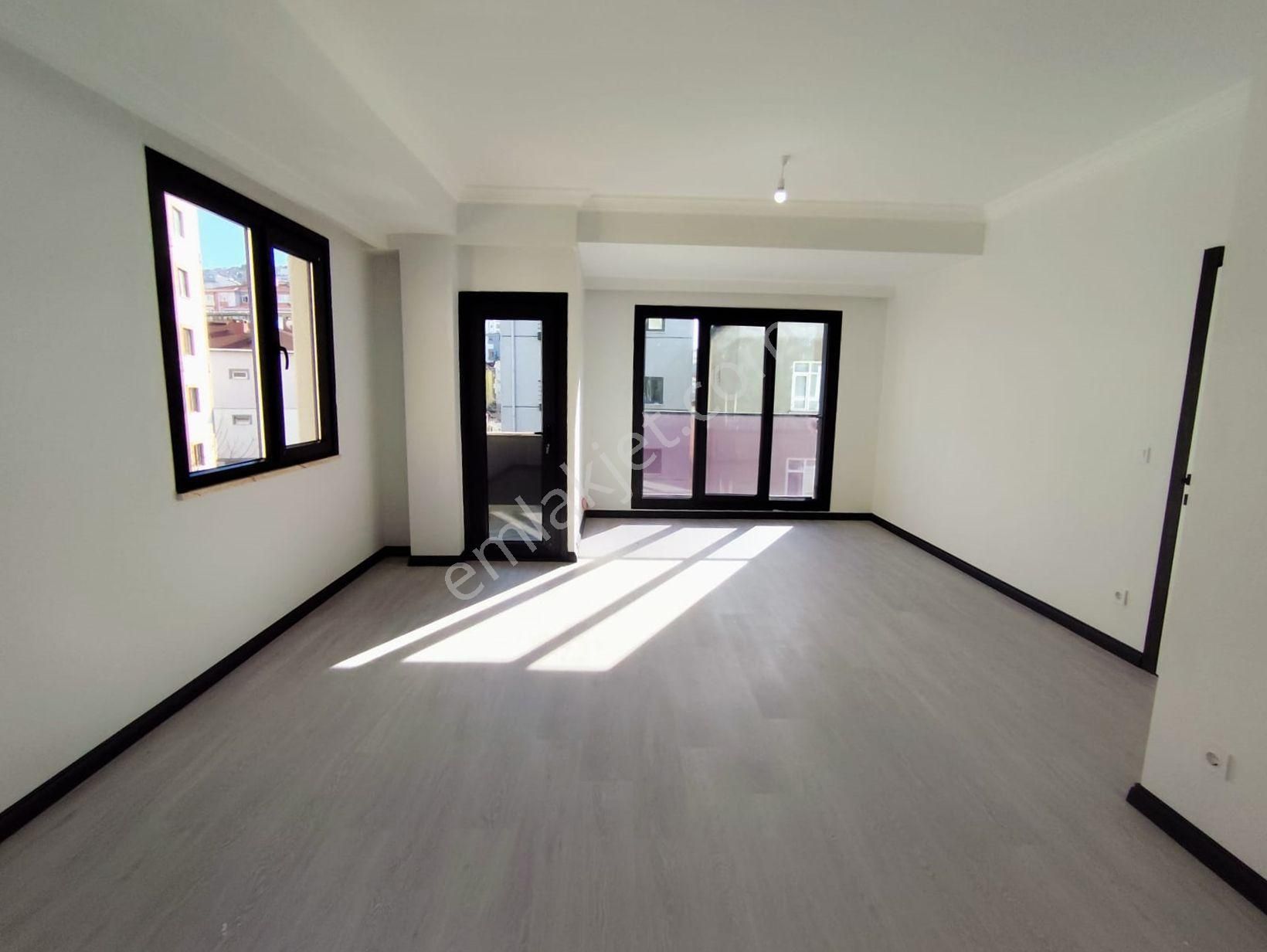 Mertcan Dan Adnan Kahveci Metroya Yürüme Teraslı 3+2 Dubleks Daire