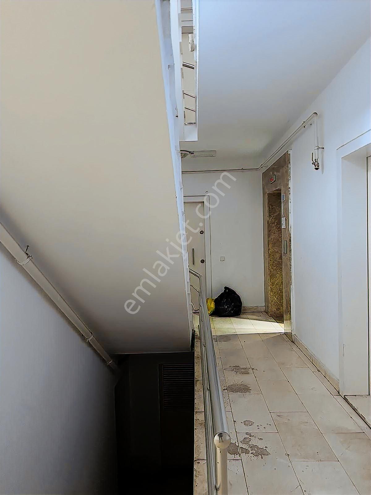 Kızıltoprak'ta Site İçerisinde Muhtesem 2+1 Daire - Görsel 2