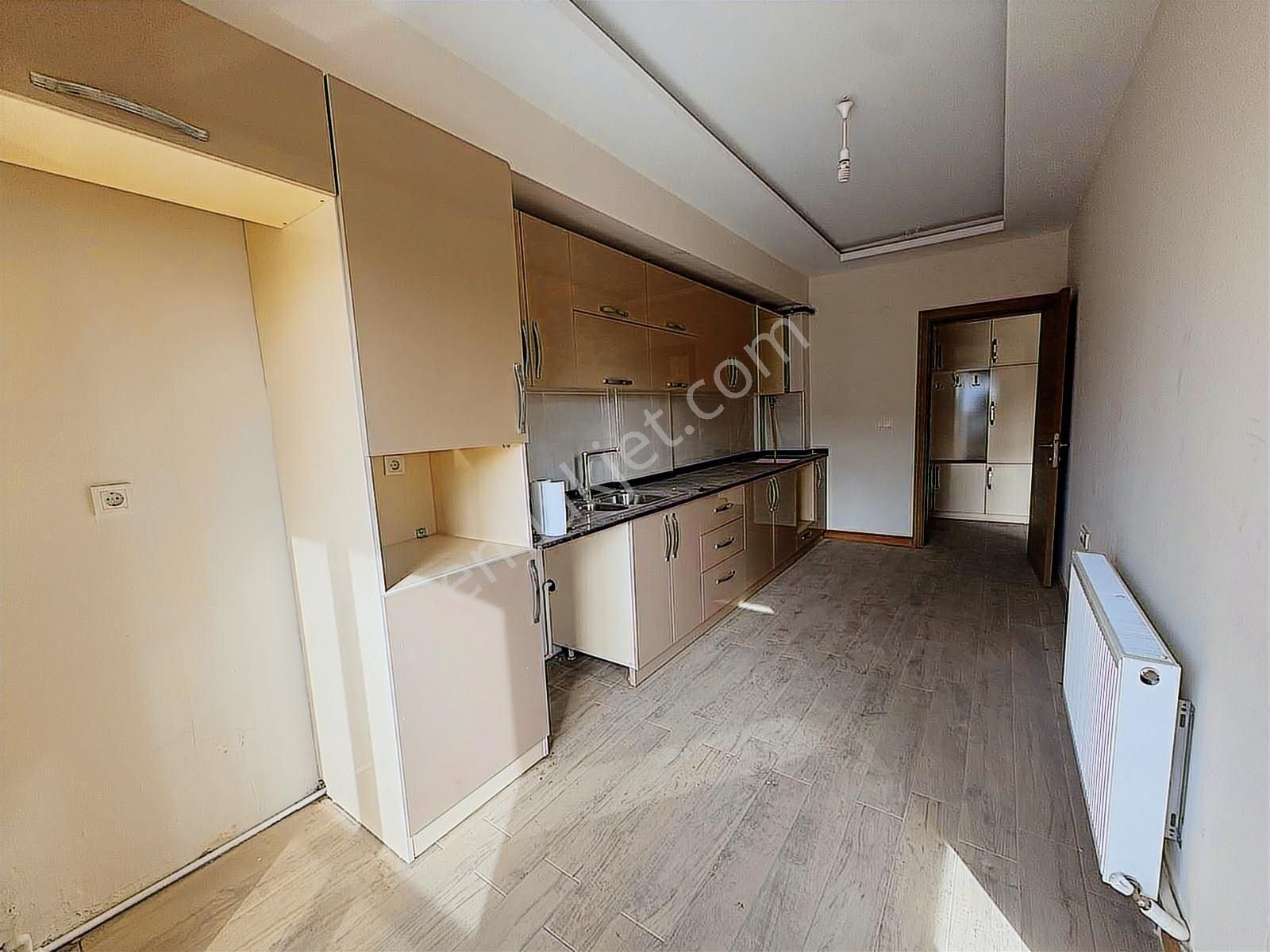 Seferihisar Emniyet Müdürlüğü Yanı 3+1 Kiralık Daire