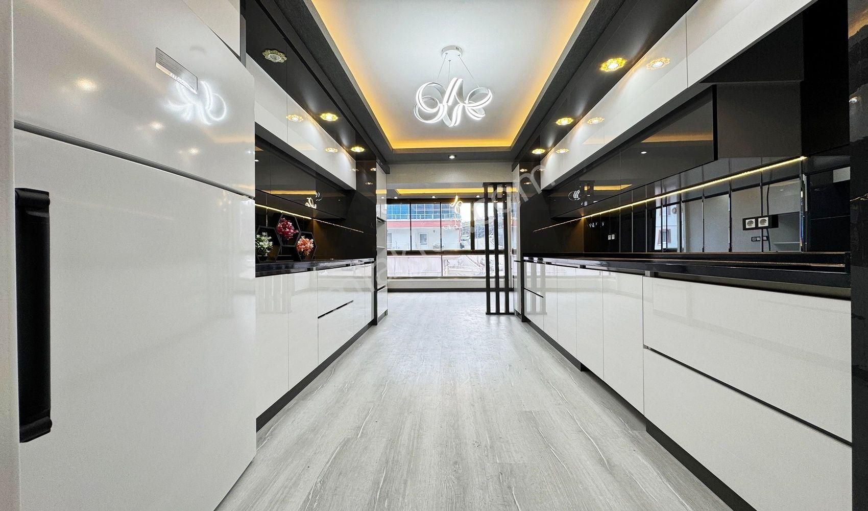 Vadi'den Hisar'da Bulvar Yakını-katta-g.odalı-e.banyolu-4+1 !