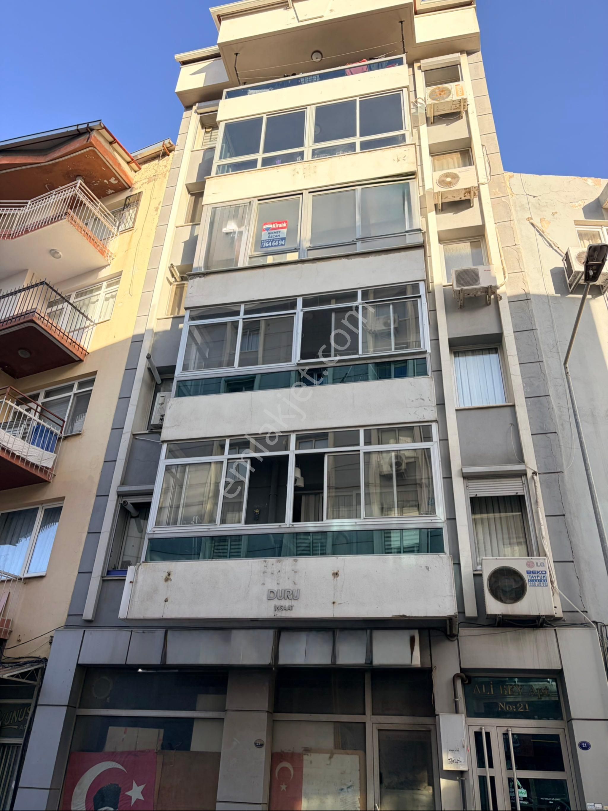 Balçova'da Fahrettin Altay Meydanı Yakınında 3+1 Kiralık Daire