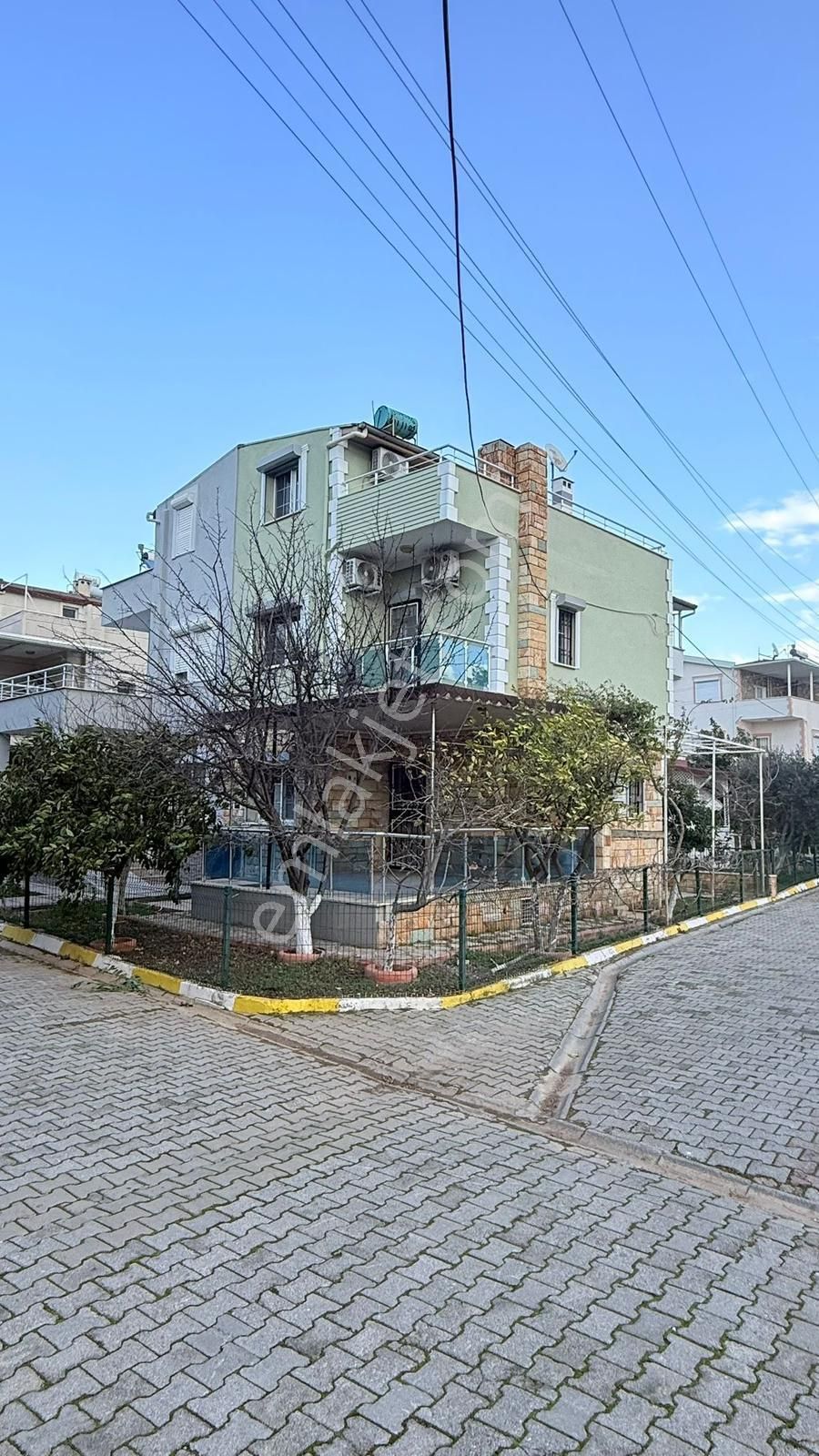 Didim Efeler Mah Site İçerisinde 3+1 Açık Mutfaklı Köşe Başı Trıplex Villamız Satışdadır