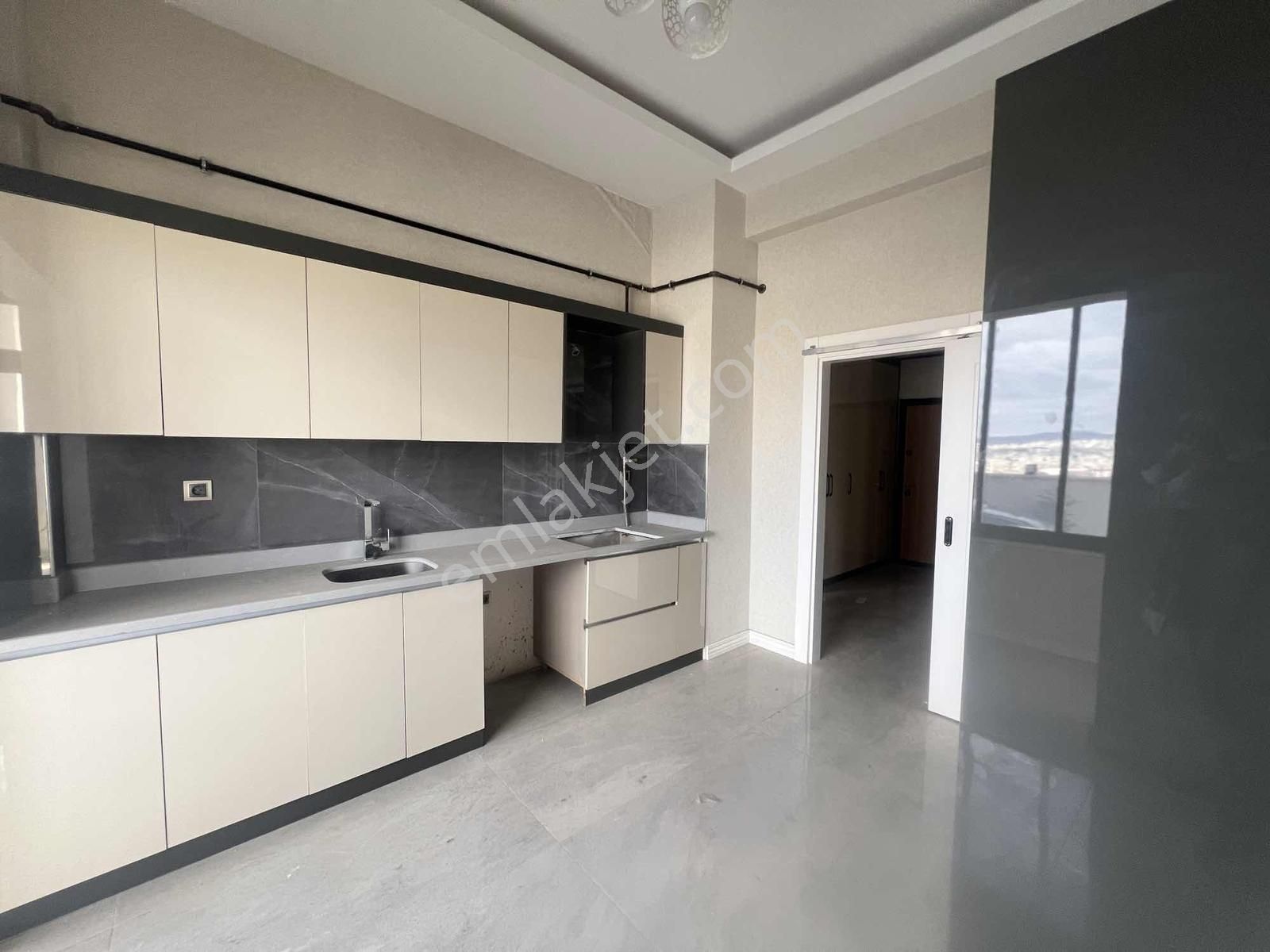 Konumdan Herşeyi Yapılı Oturuma Hazır Lüks Satılık Daire