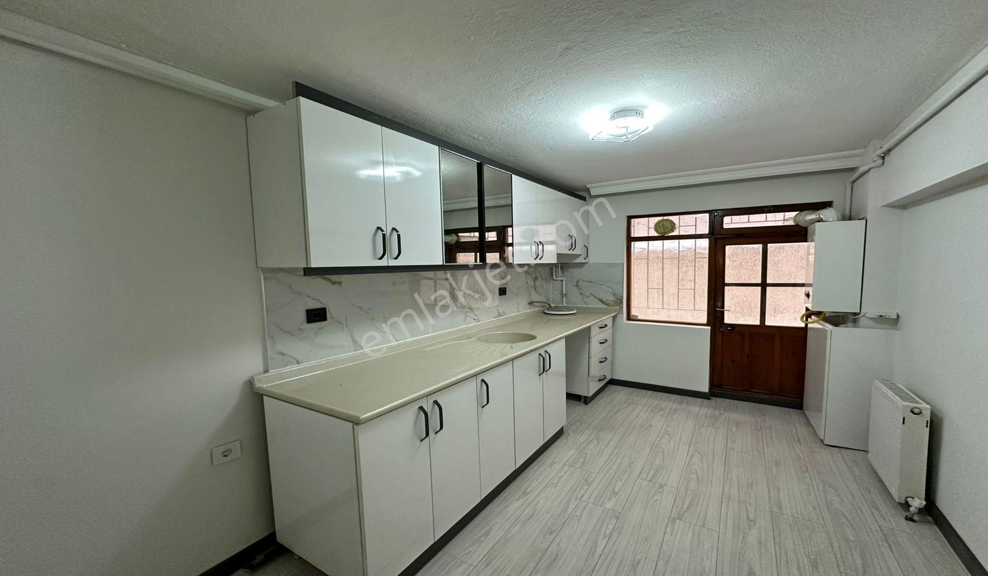 İncirli Cuma Pazarı Yakını 3+1 Bağımsız Ful Yapılı Taşınmaya Hazır