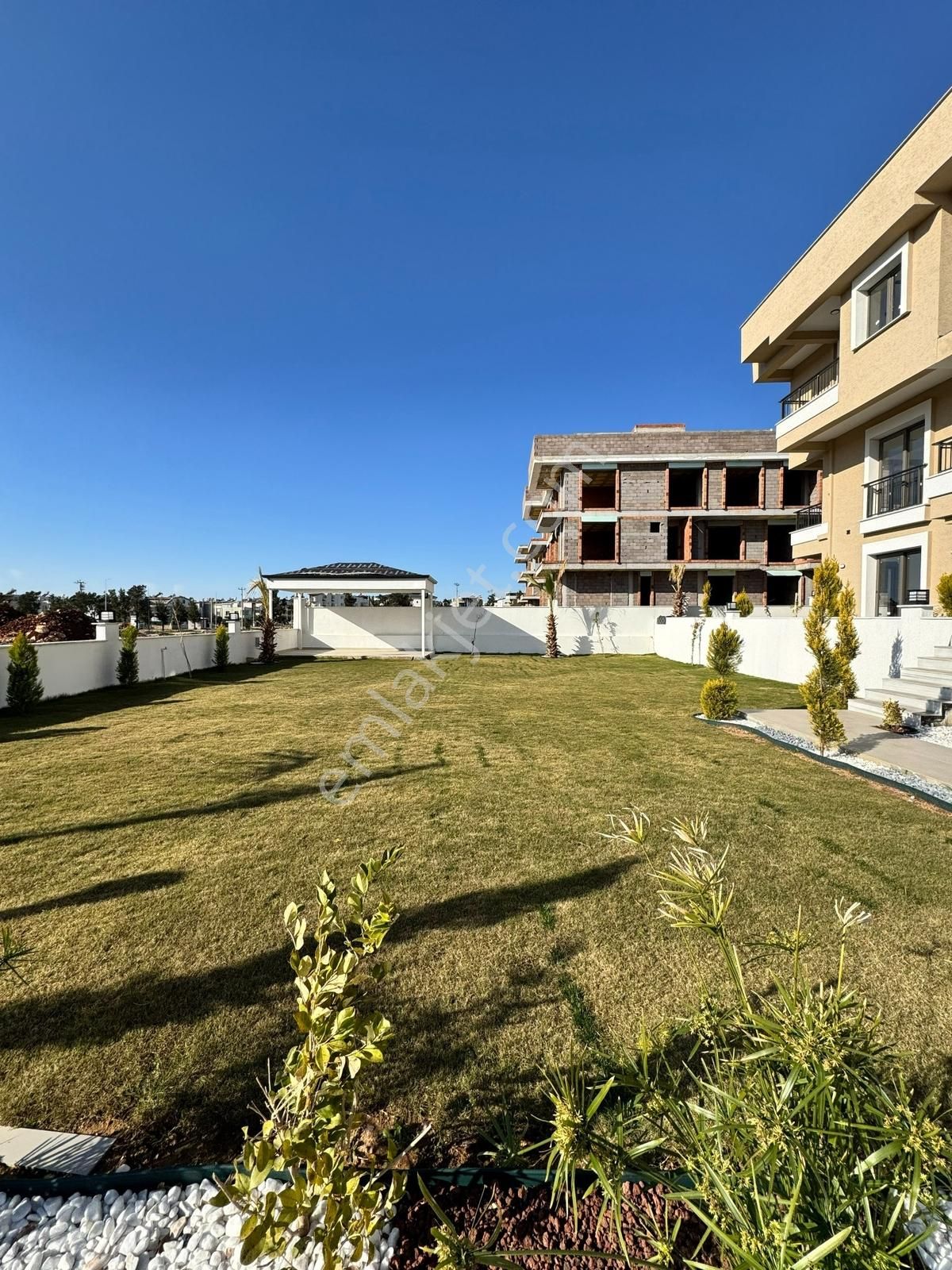Denize Yakın Havuzlu Gvnlikli Elit Bir Sitede Asansörlü Daireler - Görsel 12
