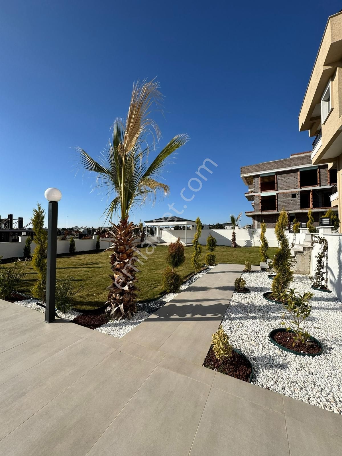 Denize Yakın Havuzlu Gvnlikli Elit Bir Sitede Asansörlü Daireler