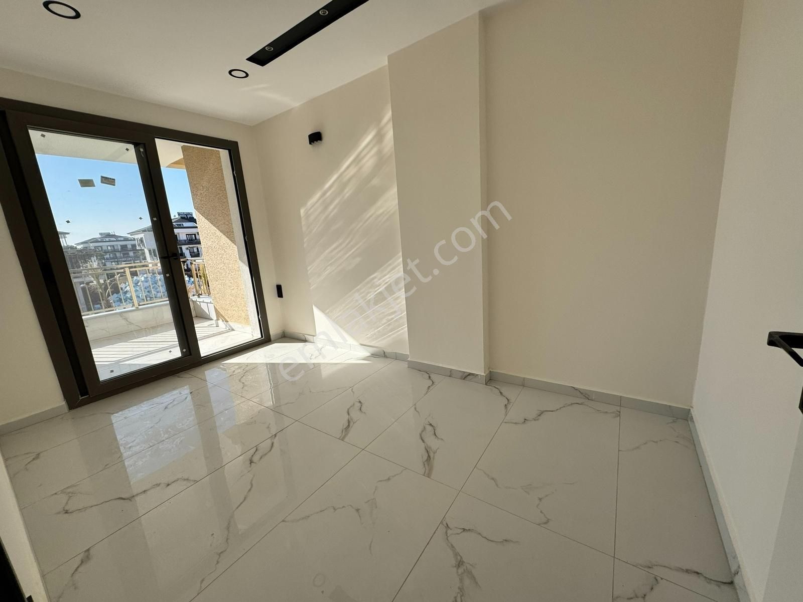Denize Yakın Havuzlu Gvnlikli Elit Bir Sitede Asansörlü Daireler - Görsel 32