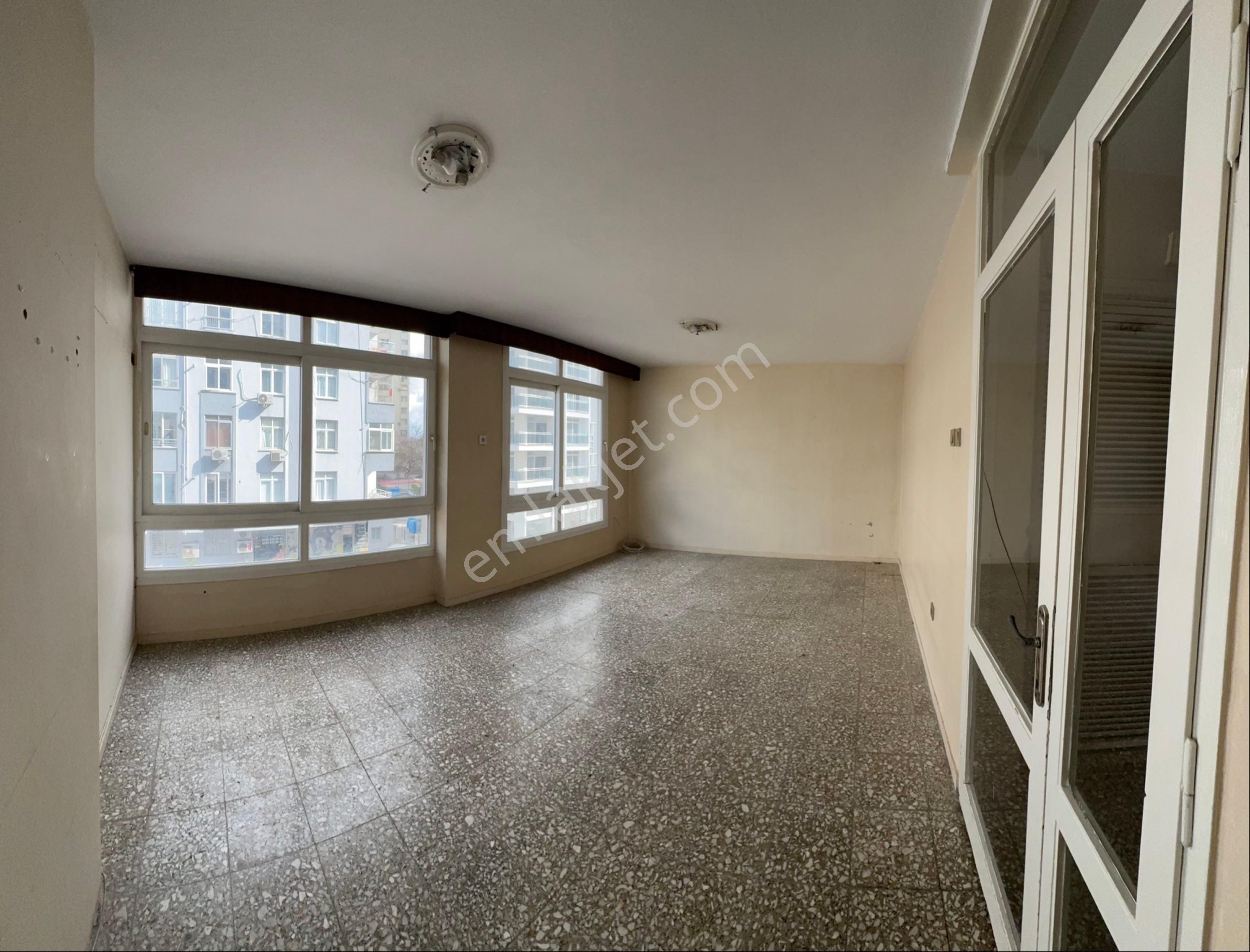 Reşatbey Mah-ordu Cad-gazi Okuluna Yakın 3.kat 3+1 Kiralık Daire