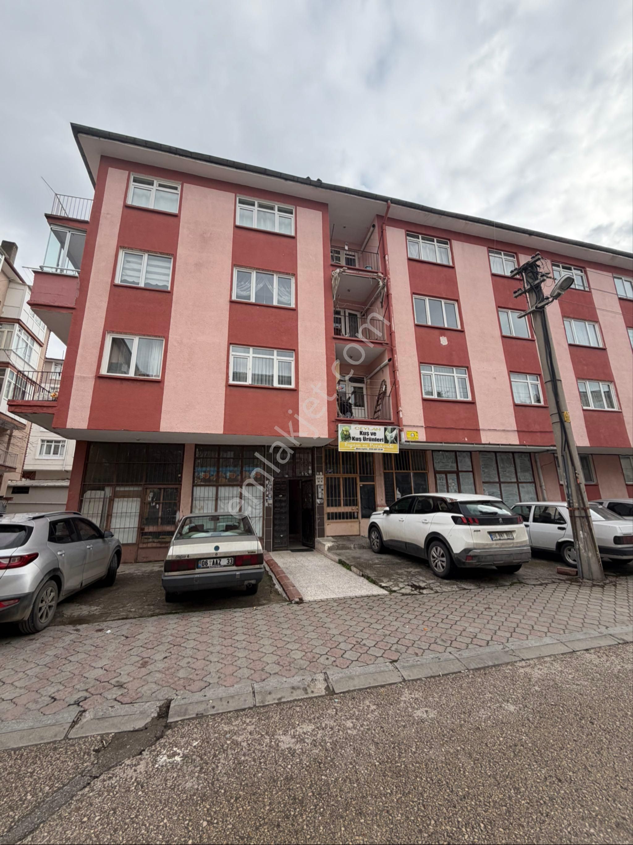 A L C Den Ara Katta Merkezi Konumda 3+1 Kiralık Daire