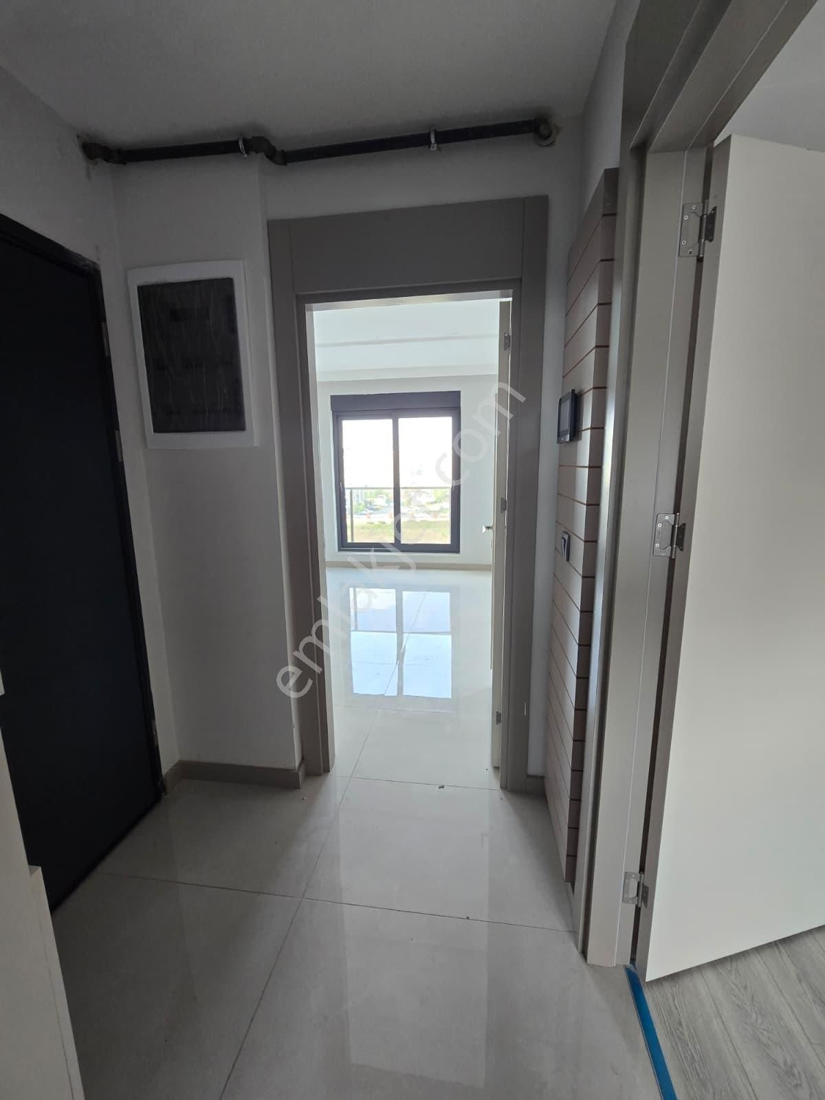 Göksu'da Havuzlu Lüx Sitede 1+1 Kiralık Daire - Görsel 2