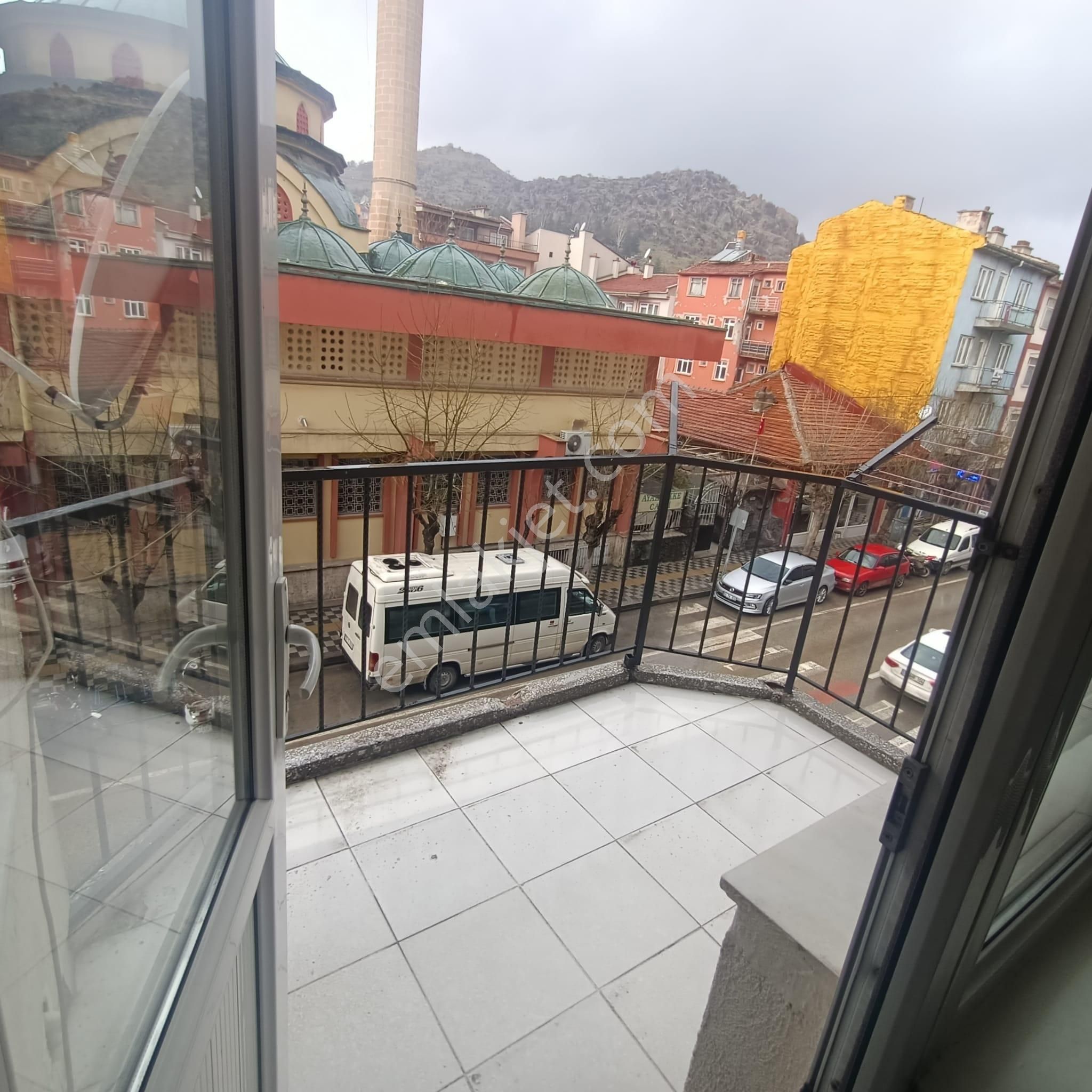 Afyon Mecidiye Mahallesi 3+1 Satılık Geniş Daire - Görsel 18