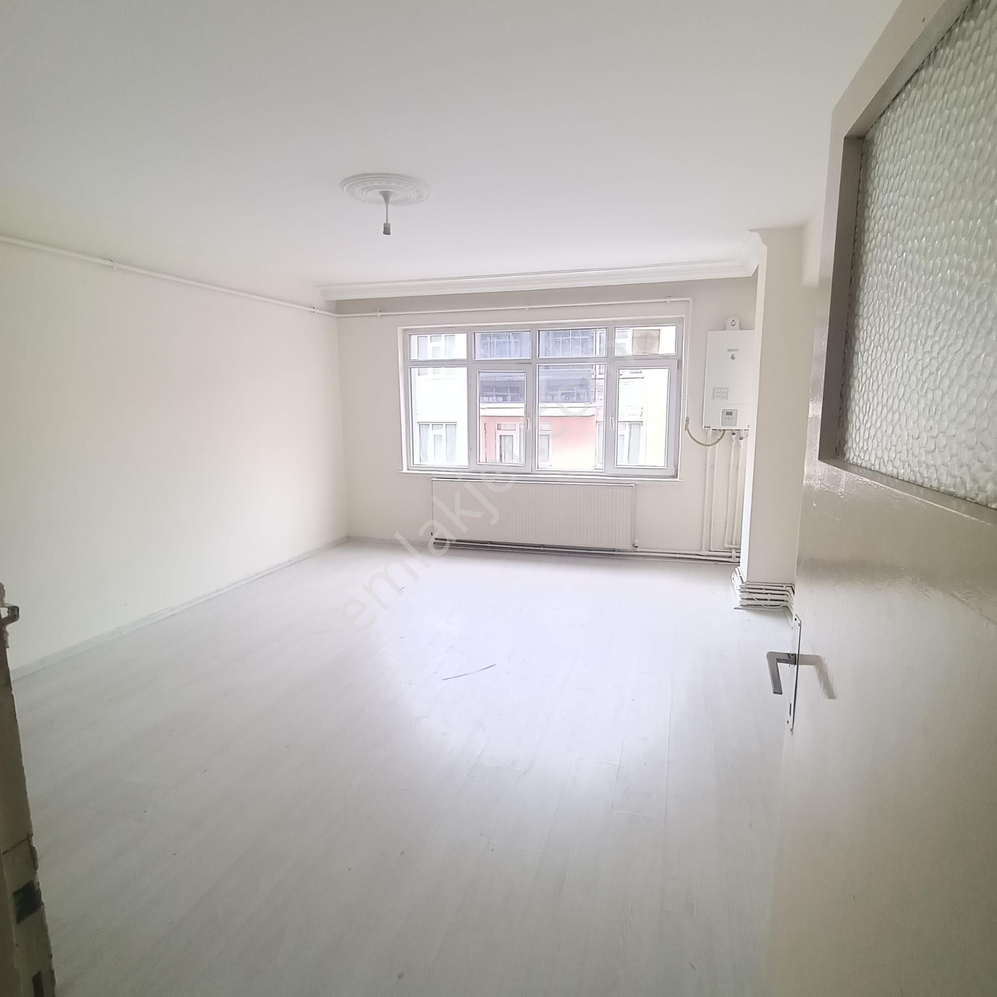 Afyon Mecidiye Mahallesi 3+1 Satılık Geniş Daire