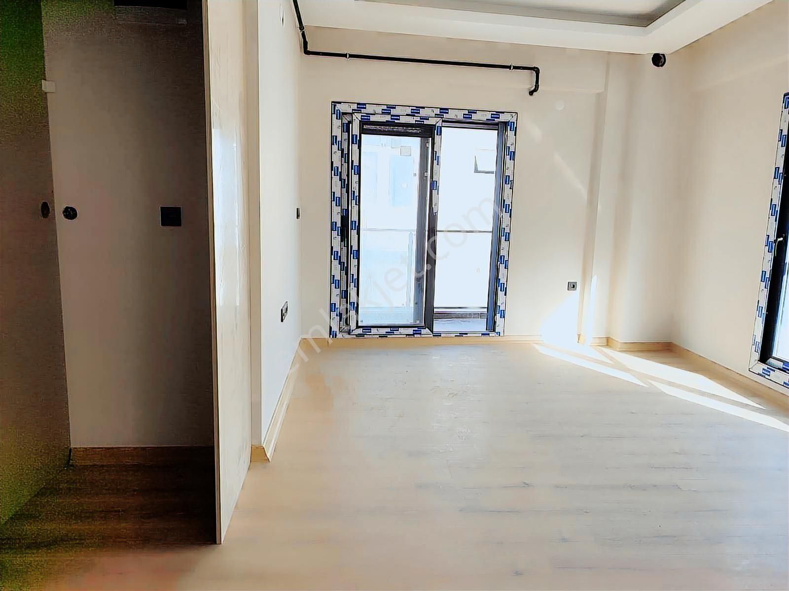 Karşıyaka Sahile Yürüme Mesafesinde 1+1 Kiralık Daire