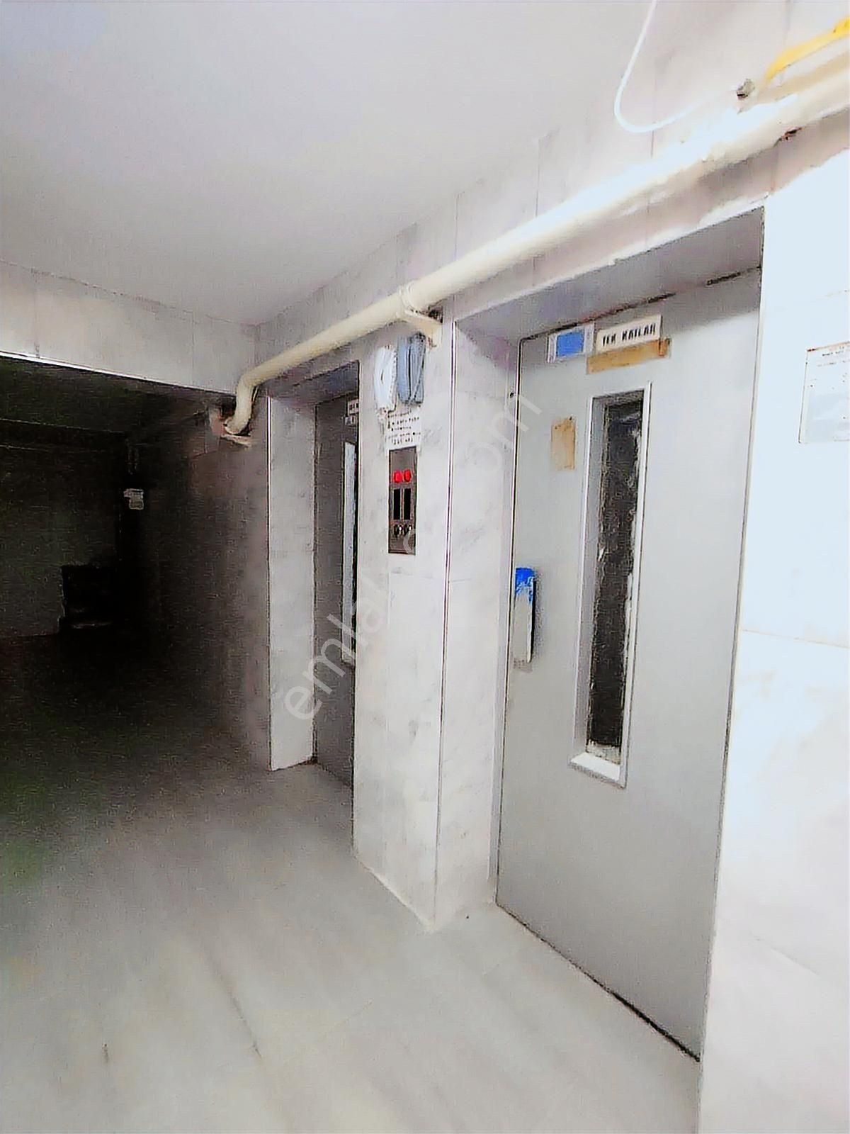 Başkut'tan Çiğli-atatürk Mah.de Kiralık 3+1 Daire - Görsel 3