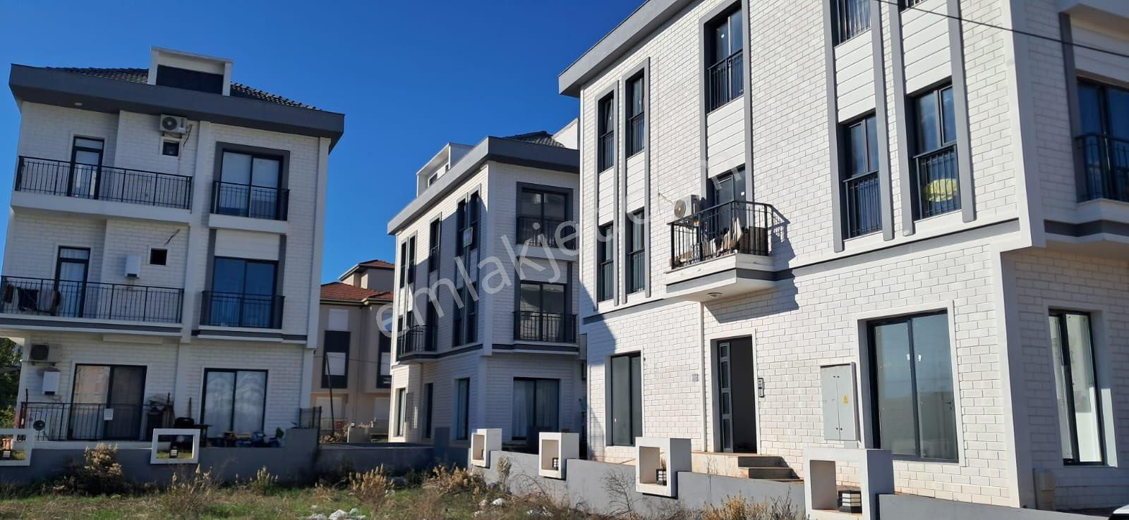 Realty World Anka’dan Havuzlu Bahçe Katı Müstakil Girişli 2+1