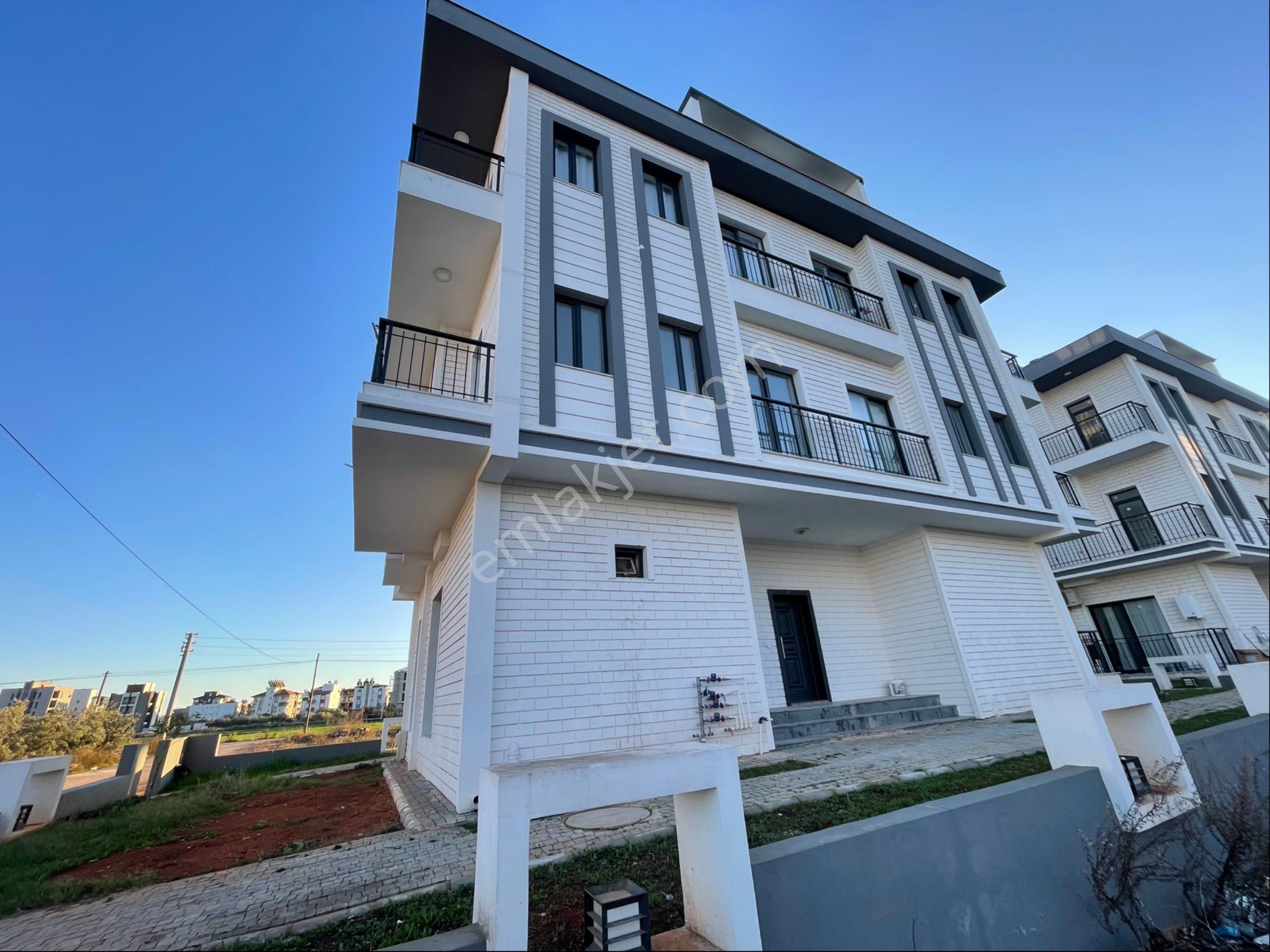 Realty World Anka’dan Havuzlu Bahçe Katı Müstakil Girişli 2+1 - Görsel 17