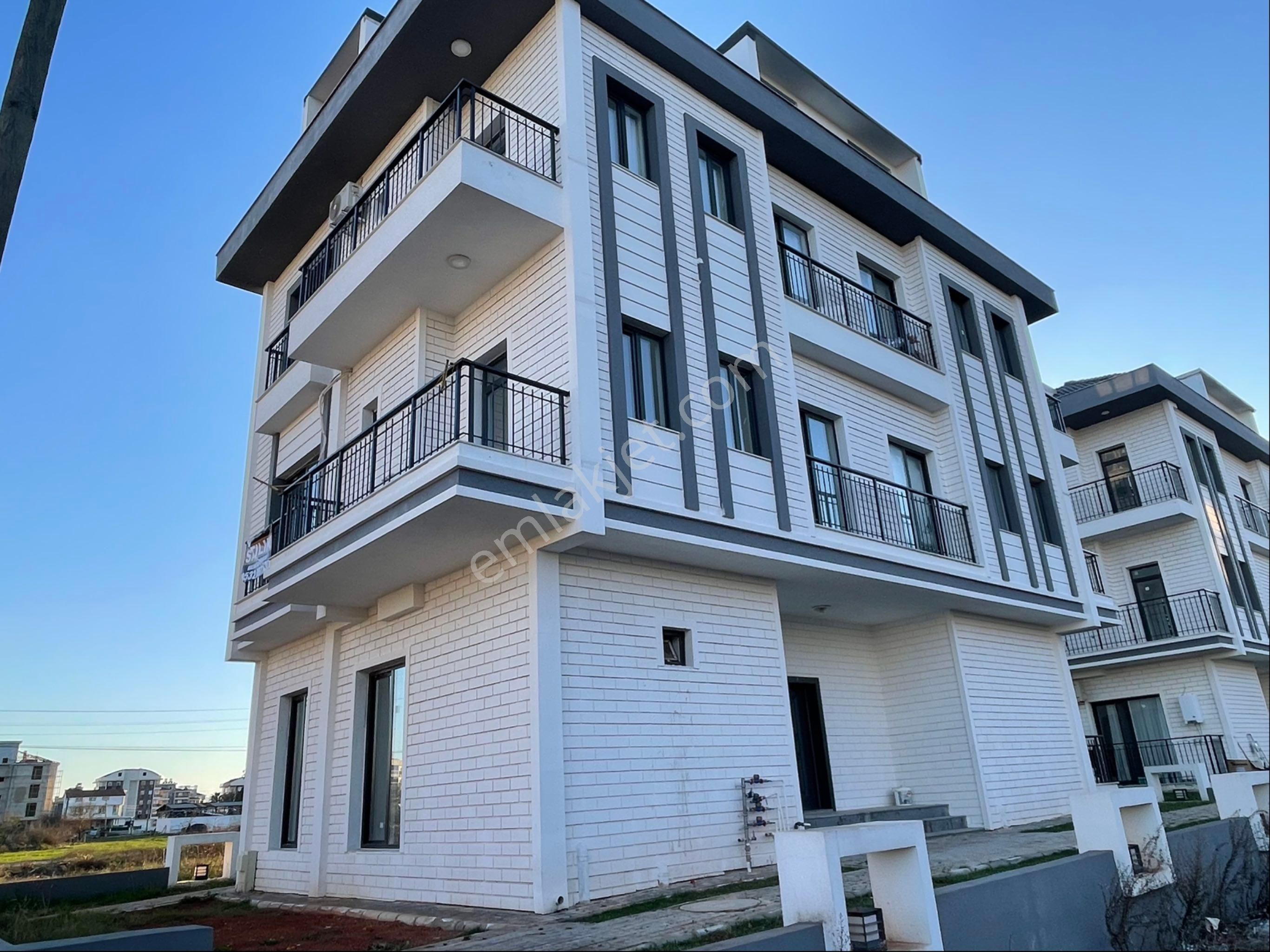 Realty World Anka’dan Havuzlu Bahçe Katı Müstakil Girişli 2+1 - Görsel 24