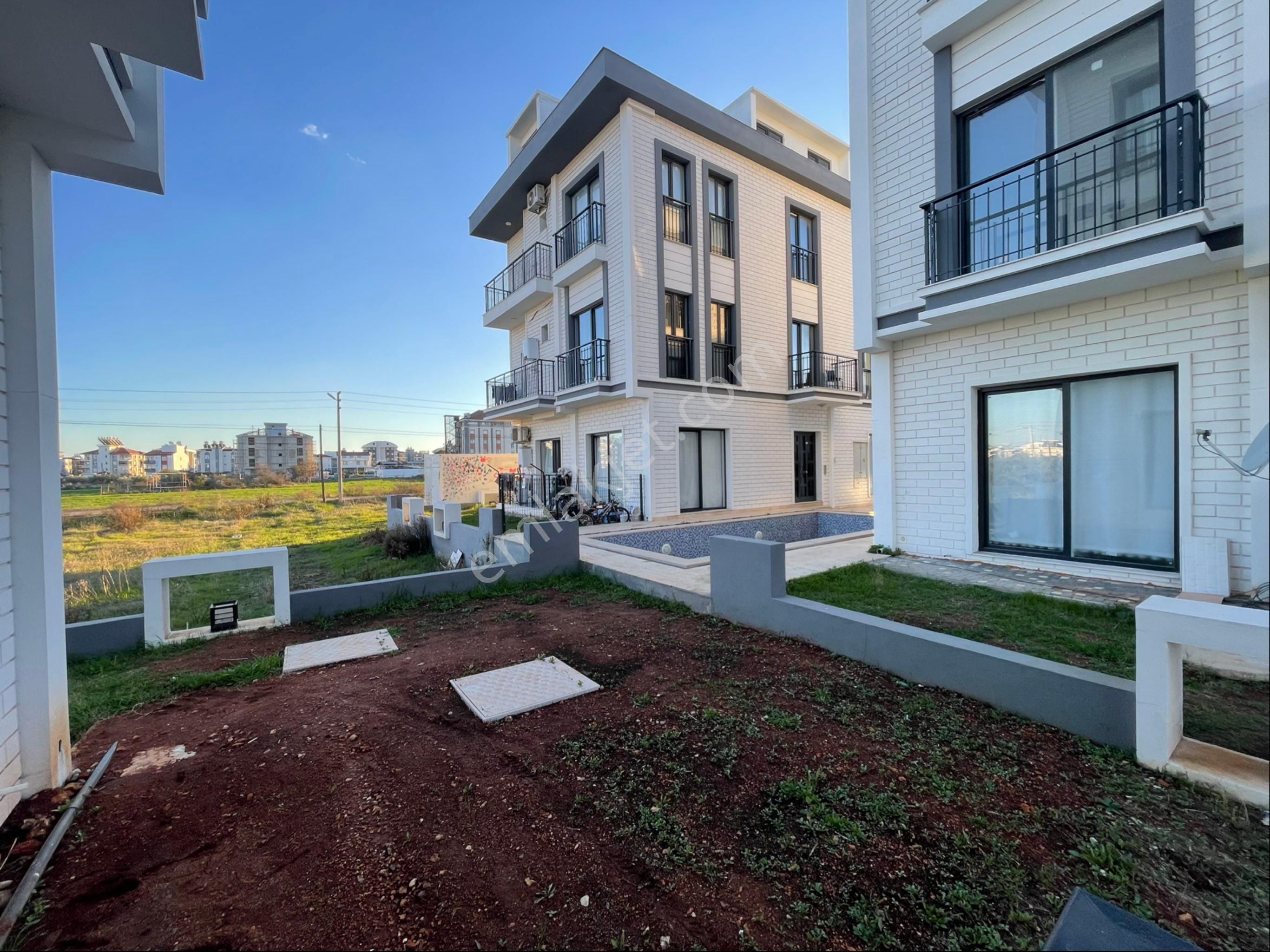 Realty World Anka’dan Havuzlu Bahçe Katı Müstakil Girişli 2+1 - Görsel 22
