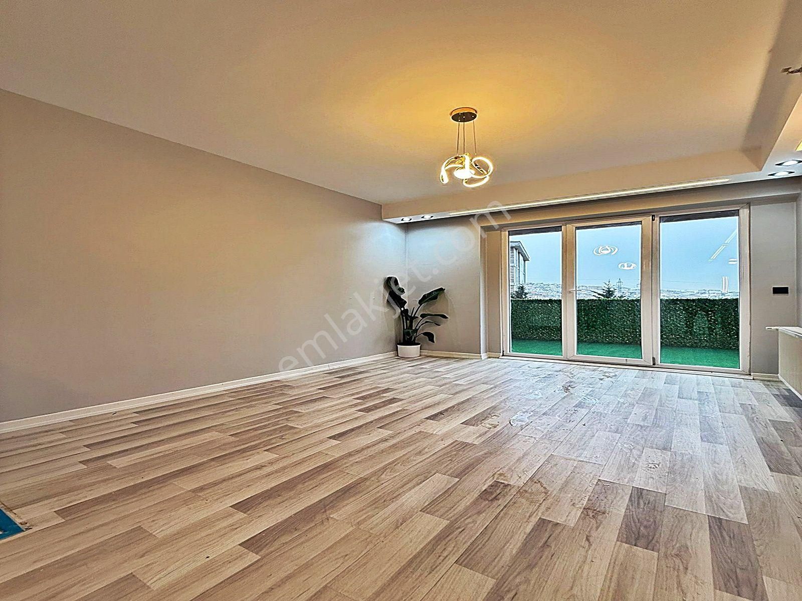 Metrobüse Çok Yakın ! Havuzlu Güvenlikli Site İçinde 1+1 Lüks Daire !!! - Görsel 18