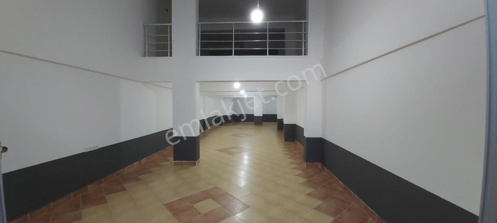 Kumluca Meydan'da Satılık 240m² Dükkan