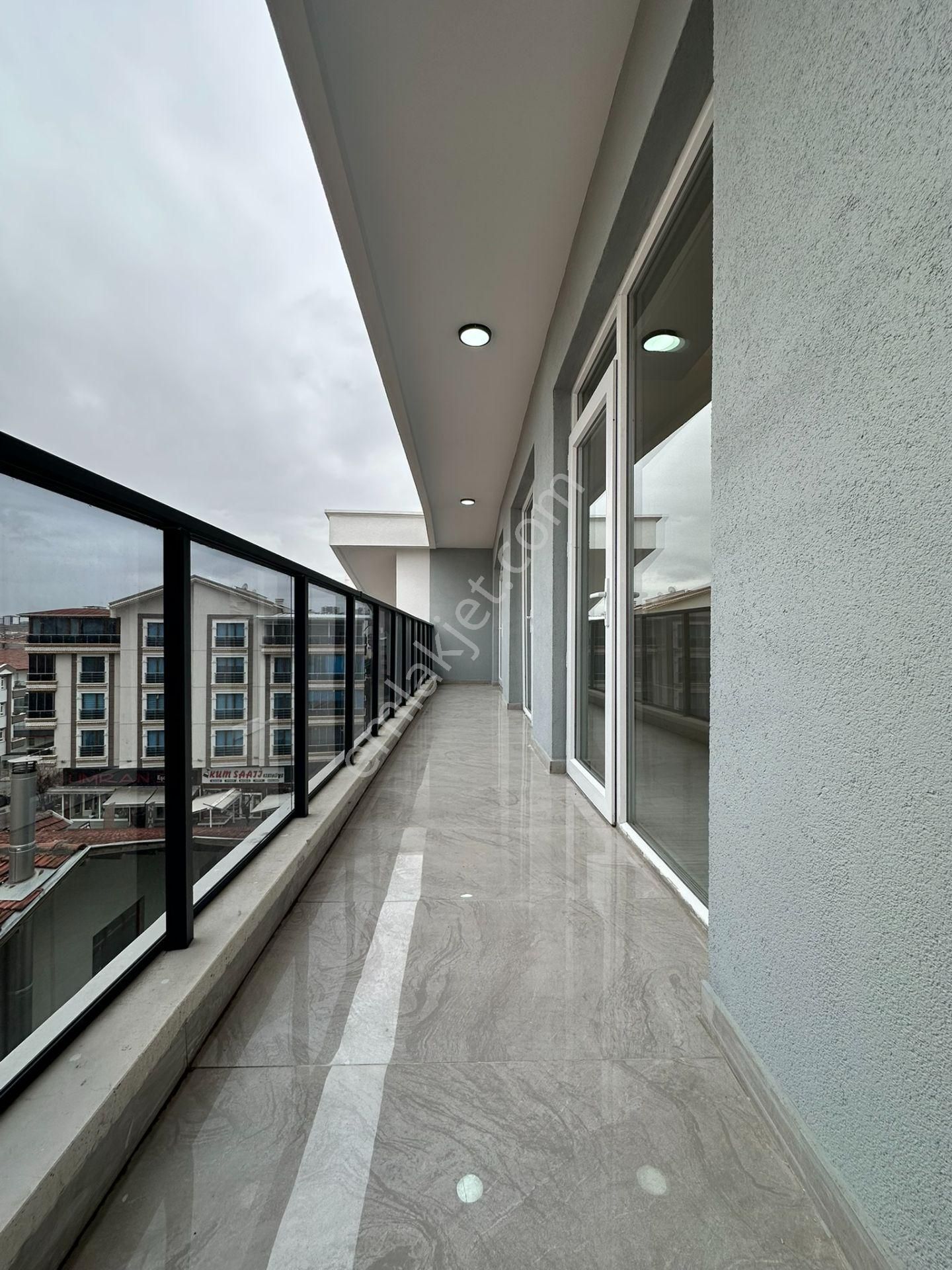 Pursaklar Mehmet Zengin Emlak'tan Otoparklı 3 Banyolu 2 Mutfaklı 3.kat Dubleks Daire - Görsel 43