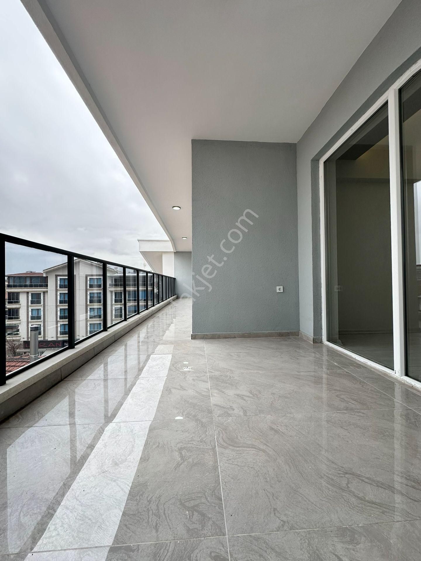 Pursaklar Mehmet Zengin Emlak'tan Otoparklı 3 Banyolu 2 Mutfaklı 3.kat Dubleks Daire - Görsel 42