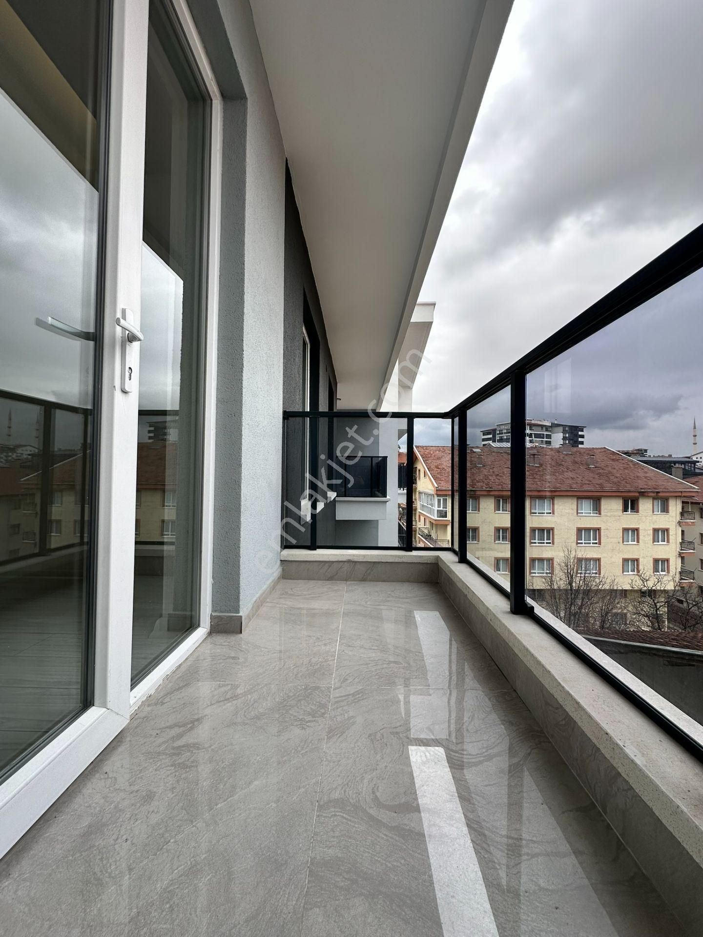 Pursaklar Mehmet Zengin Emlak'tan Otoparklı 3 Banyolu 2 Mutfaklı 3.kat Dubleks Daire - Görsel 33